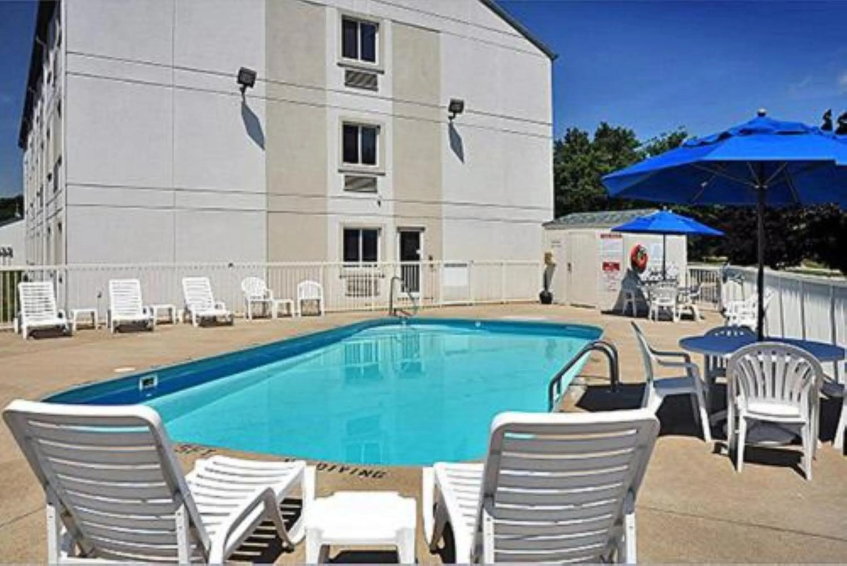Swimming pool in Motel 6-Milan, OH - Sandusky
