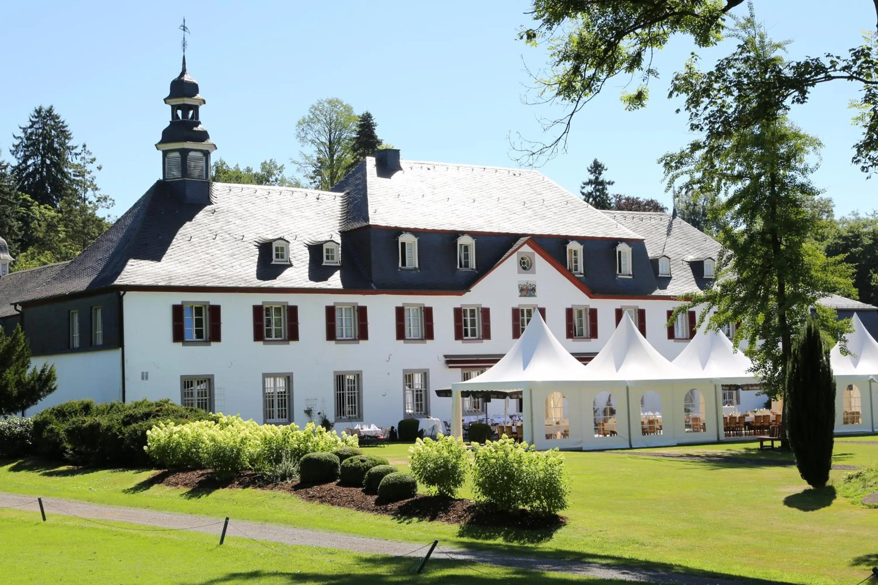 Property building in Schloss Auel Boutique Hotel & Design Golf Lodge