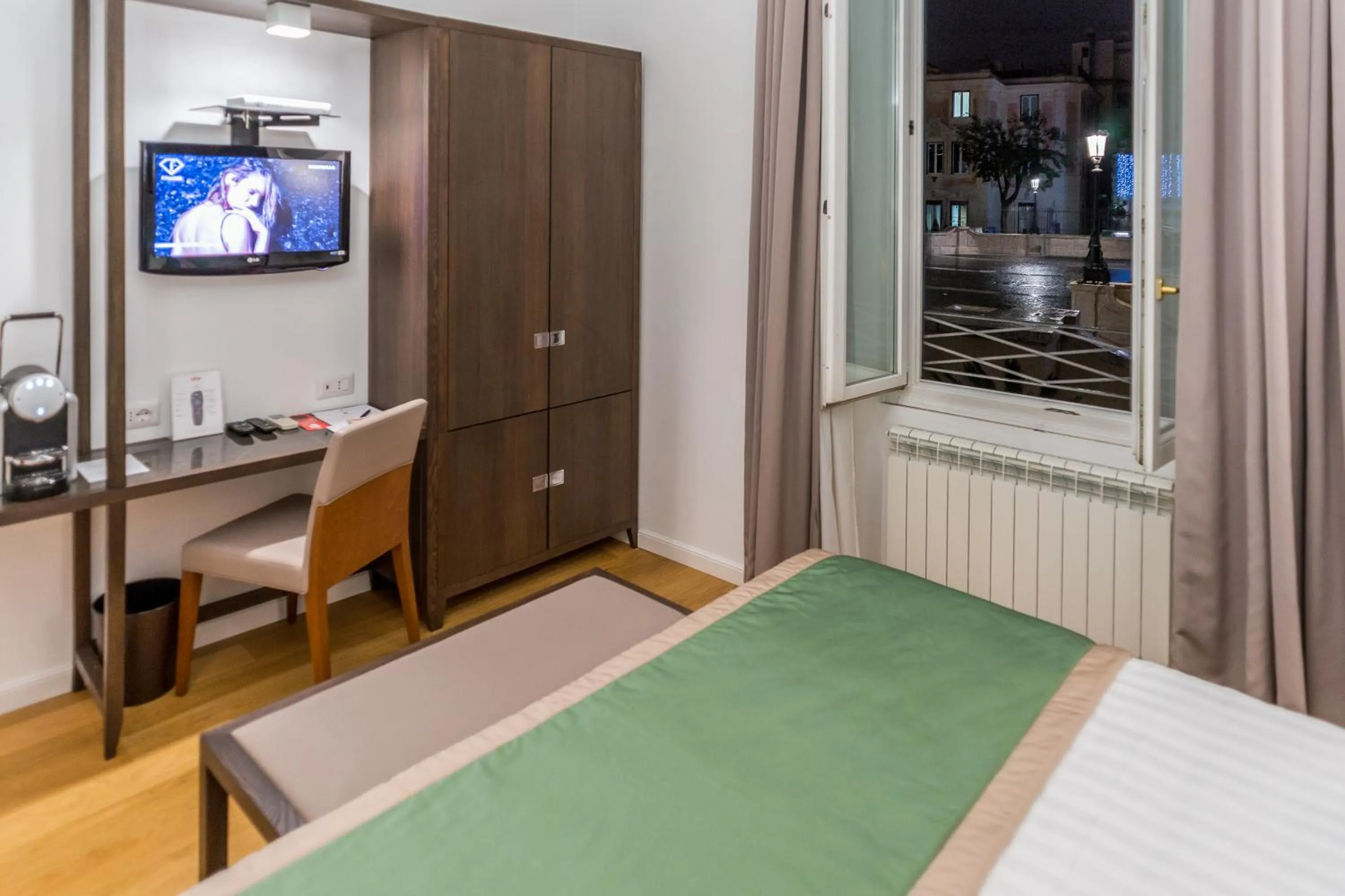 Photo of the whole room, Bed in Les Diamants