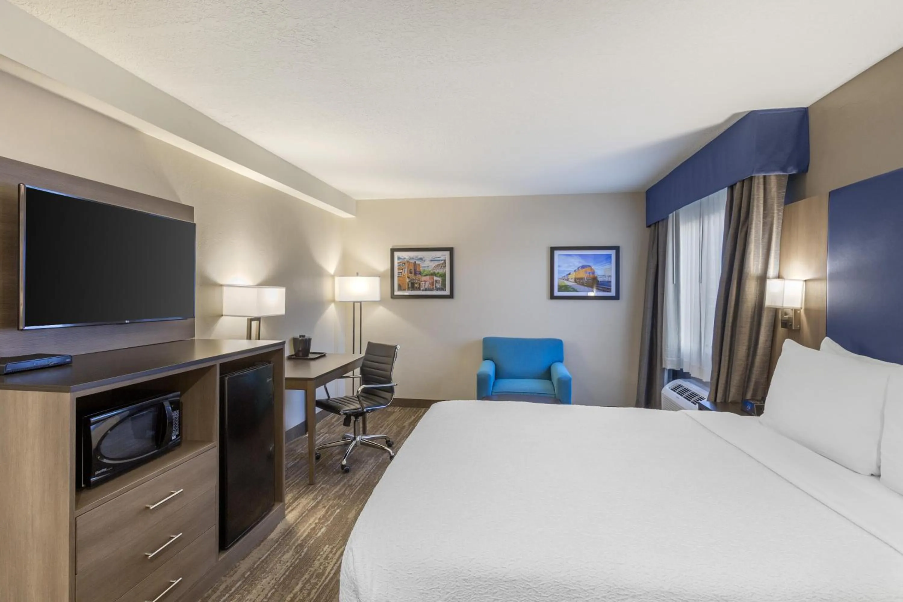 Bedroom, Bed in SureStay Plus Hotel by Best Western Price
