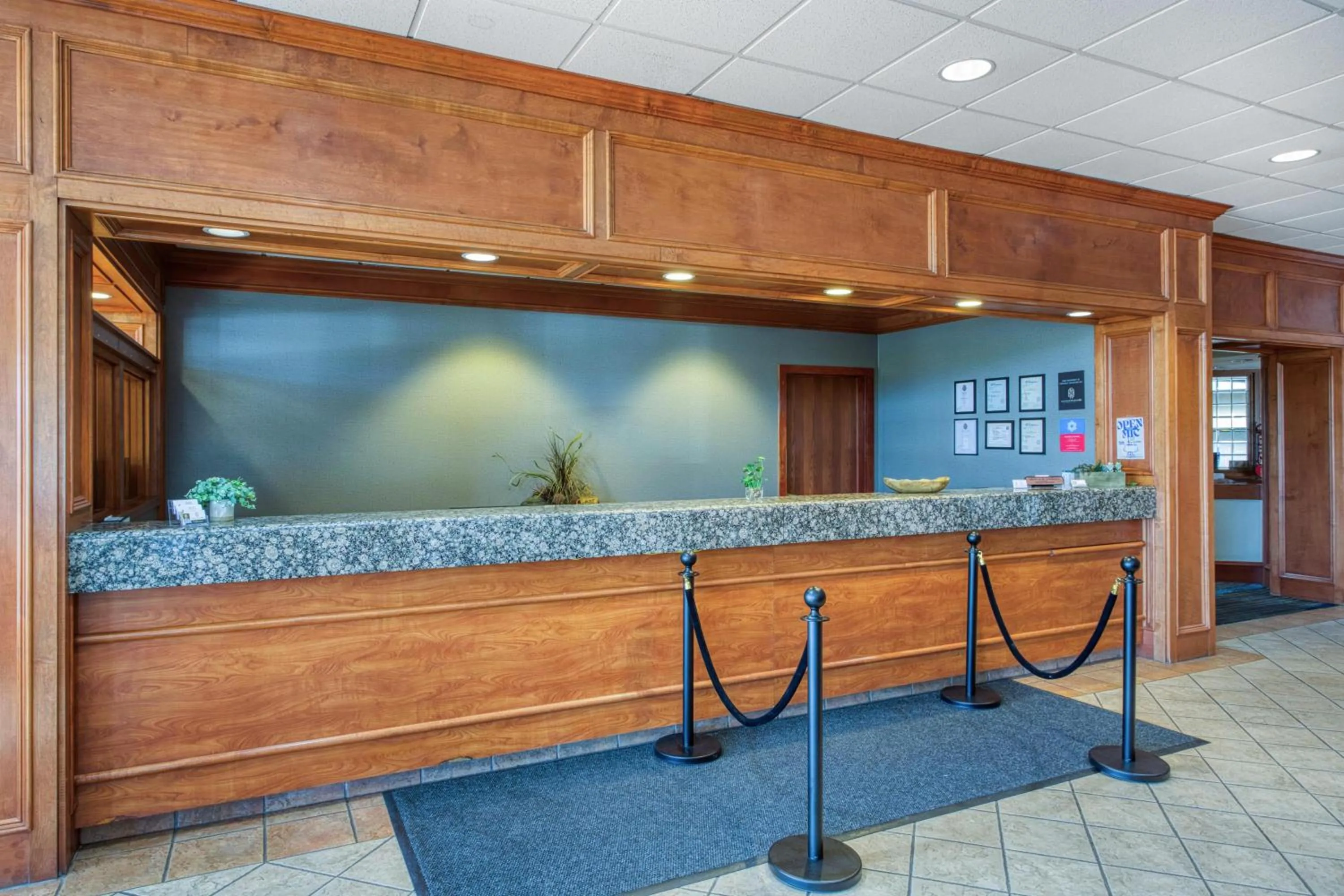 Lobby or reception in SureStay Plus Hotel by Best Western Price