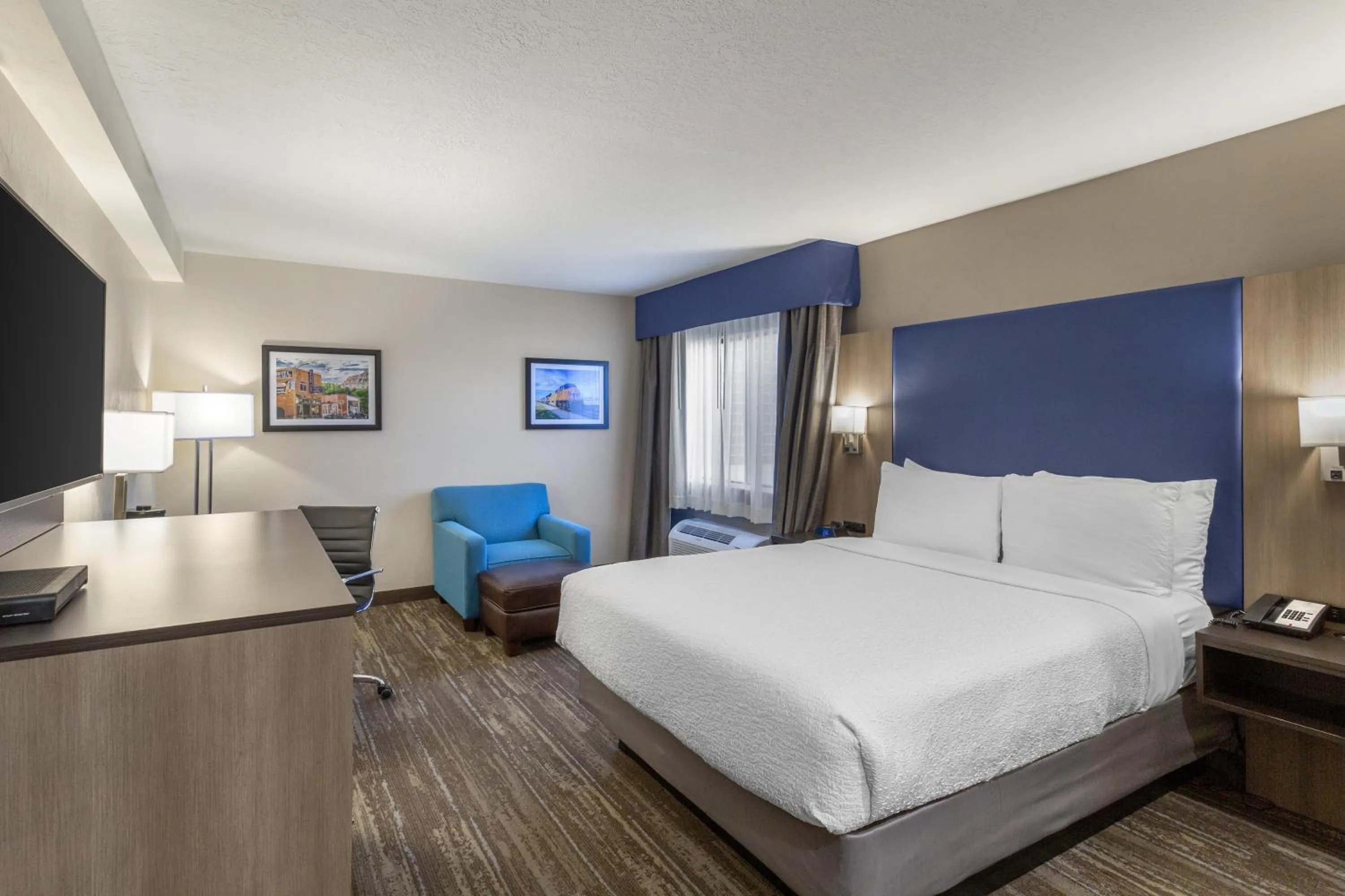 Bedroom, Bed in SureStay Plus Hotel by Best Western Price