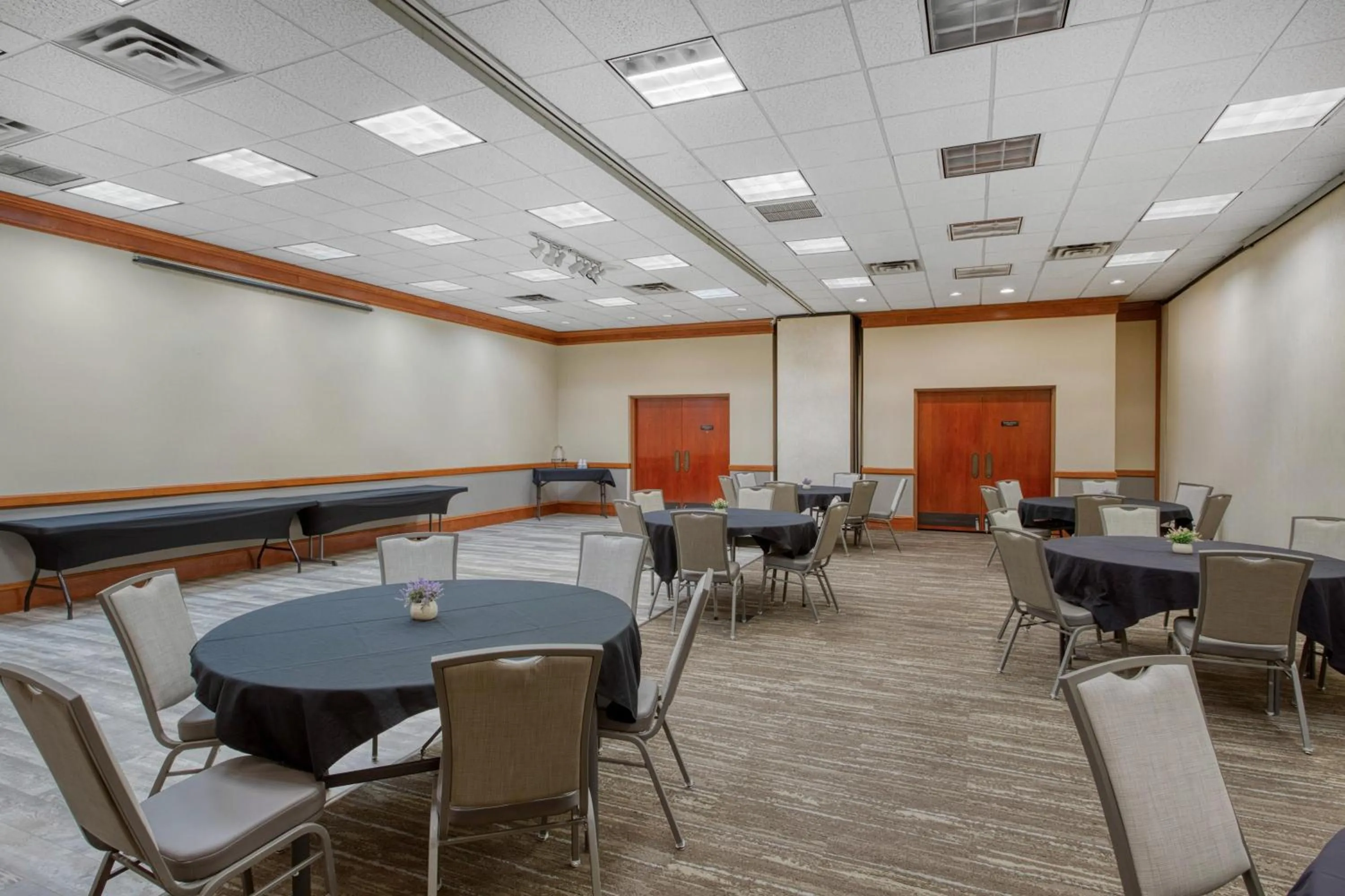 Meeting/conference room in SureStay Plus Hotel by Best Western Price