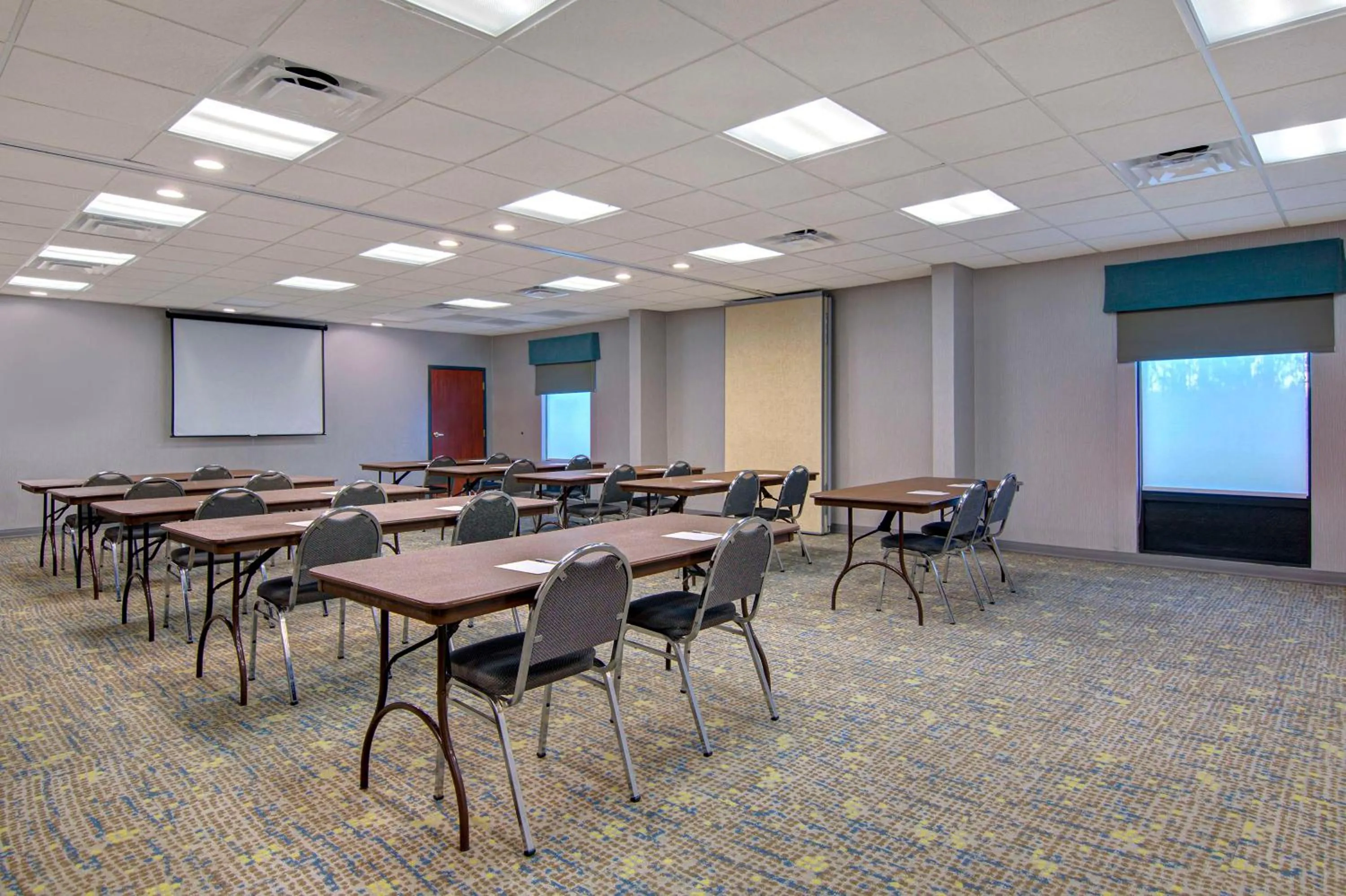 Meeting/conference room in Hampton Inn Fayetteville