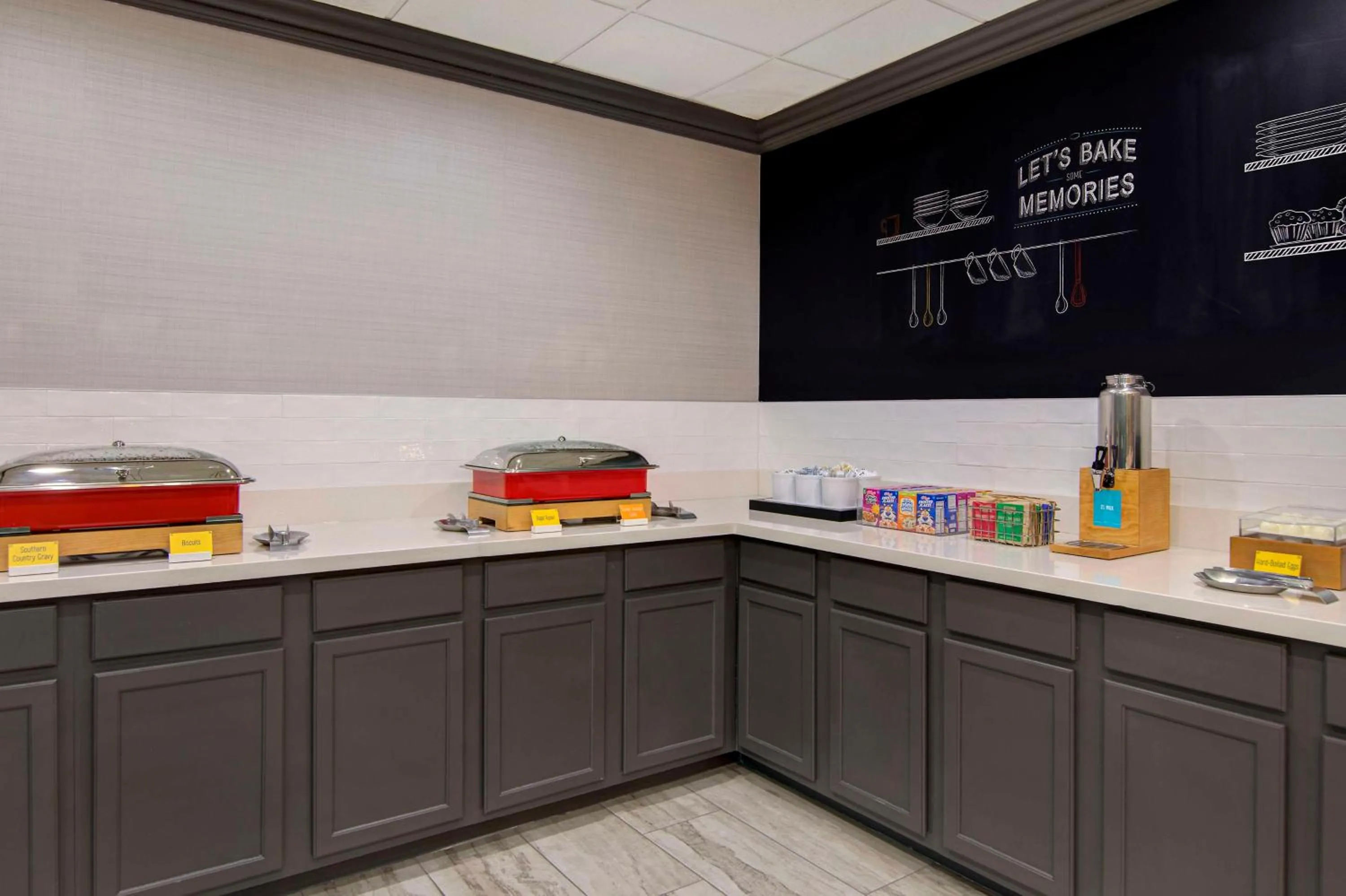 Breakfast in Hampton Inn Fayetteville