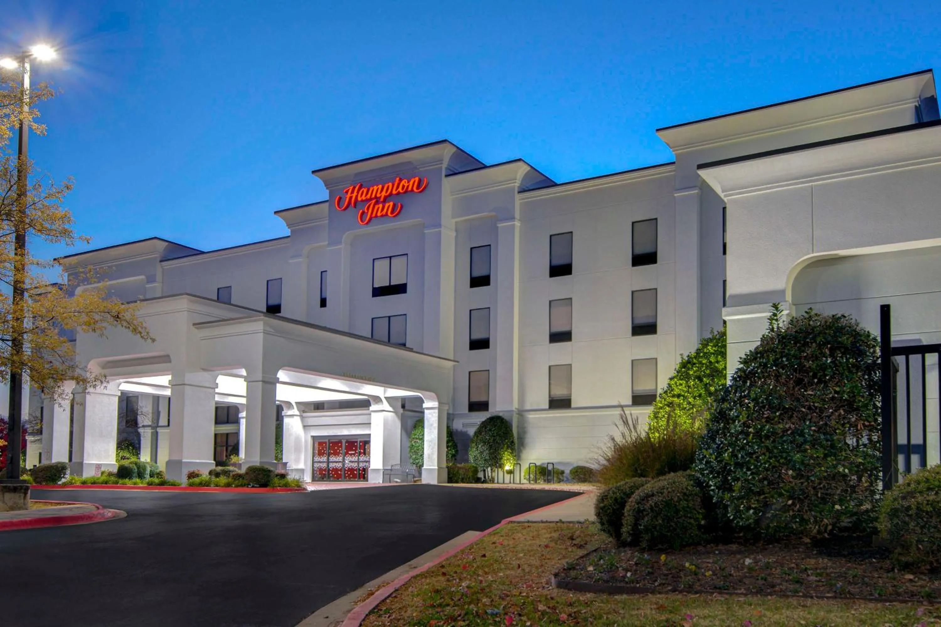 Property building in Hampton Inn Fayetteville