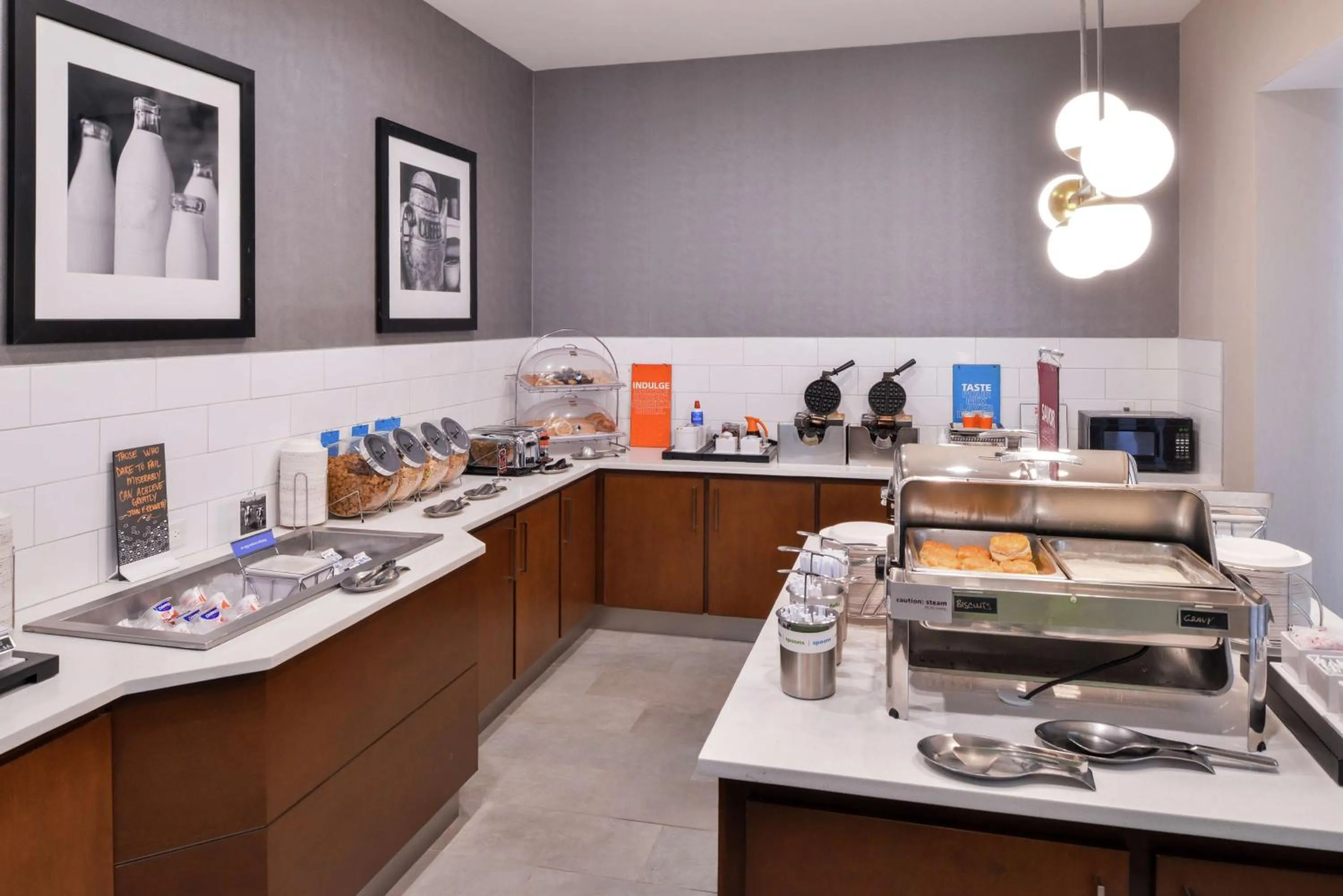 Breakfast in Hampton Inn & Suites Legacy Park-Frisco