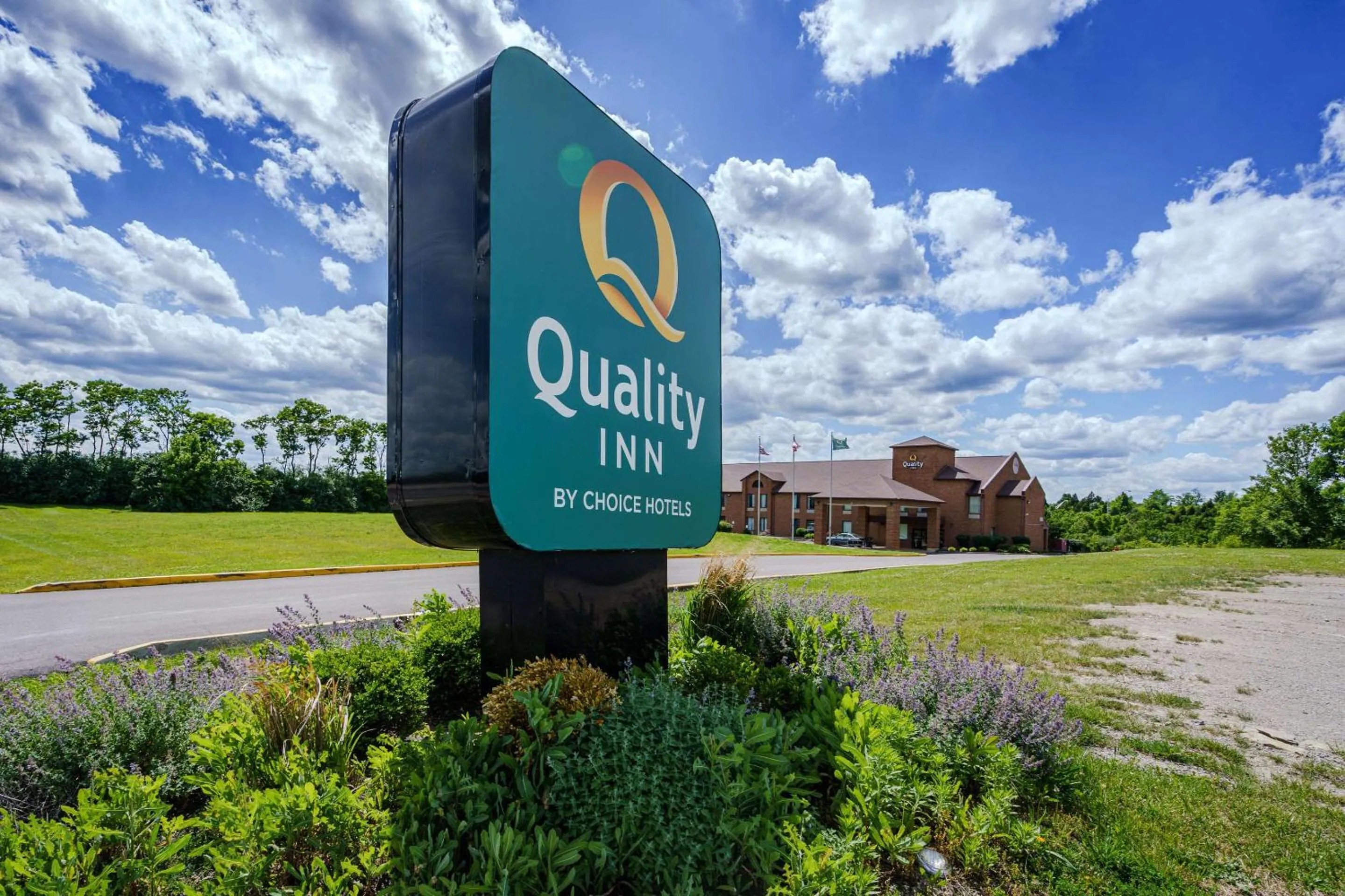 Property building in Quality Inn I-75 West Chester-North Cincinnati