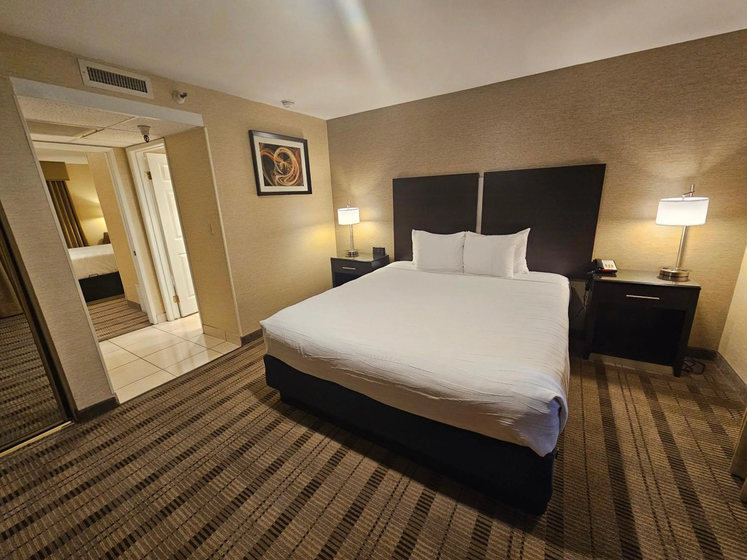 Bed in Best Western Pasadena Royale Inn & Suites