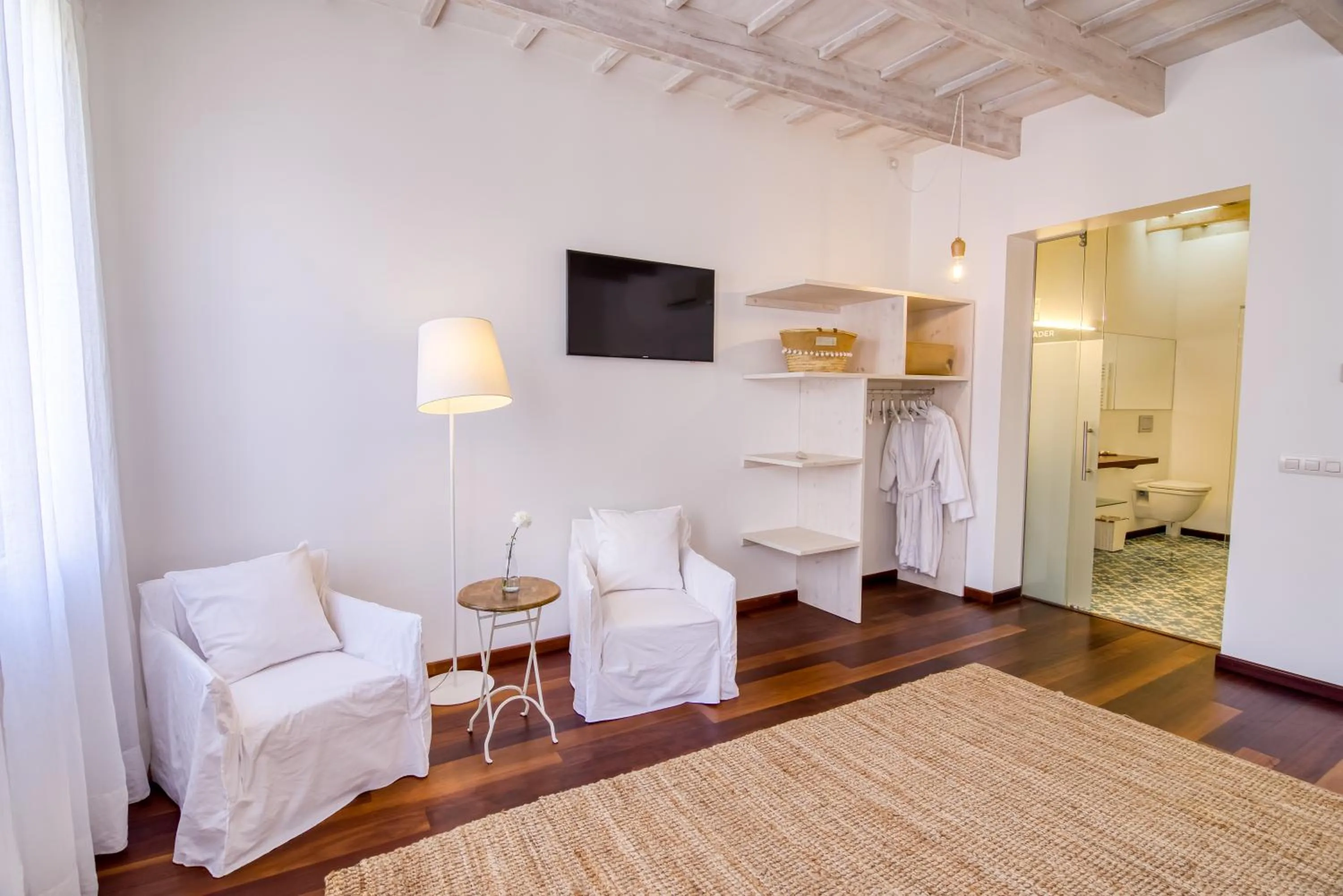 Bathroom, Bed in Hotel Ca S'Arader Turismo de Interior