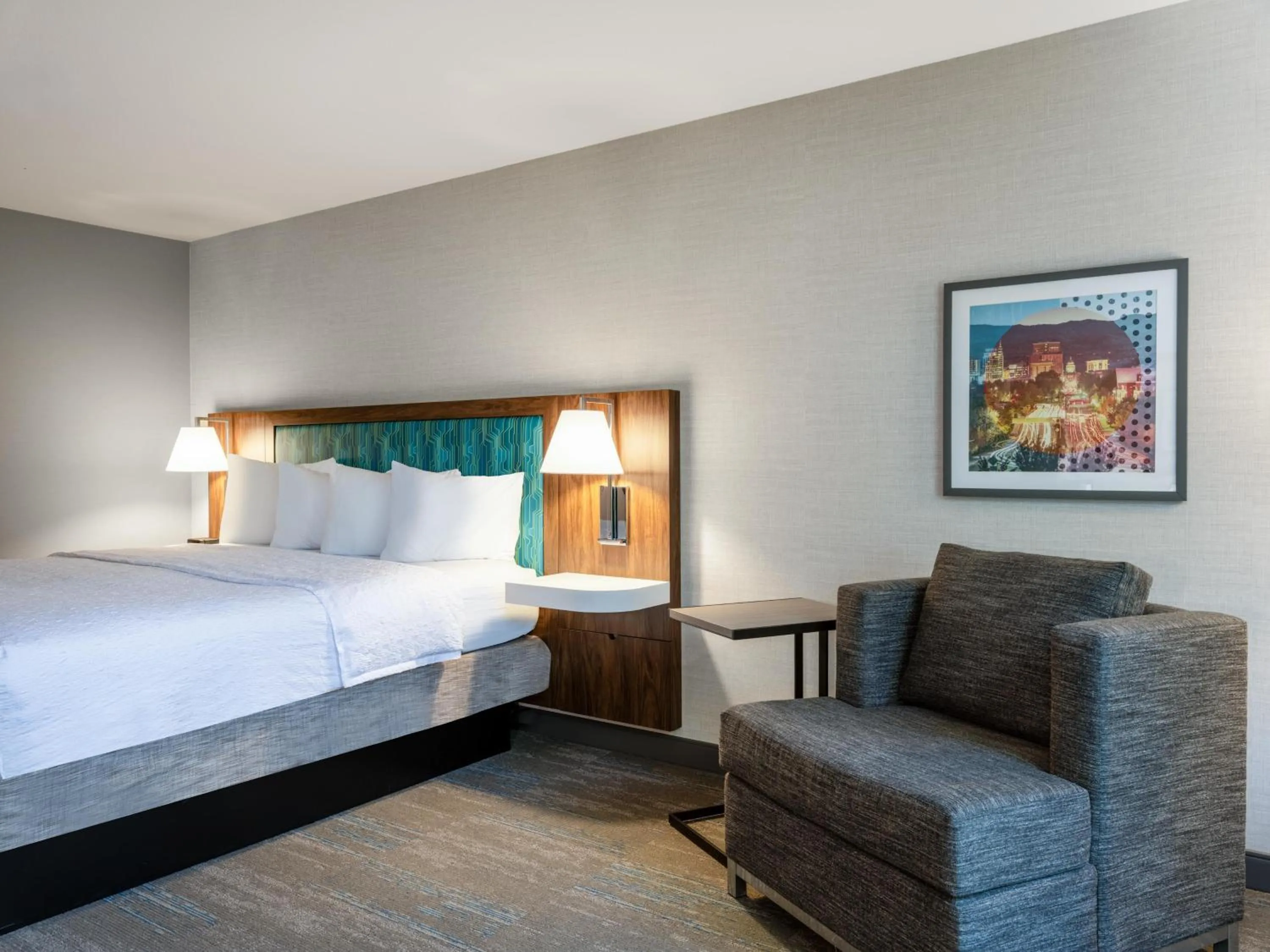 Bed in Hampton Inn & Suites Boise-Meridian