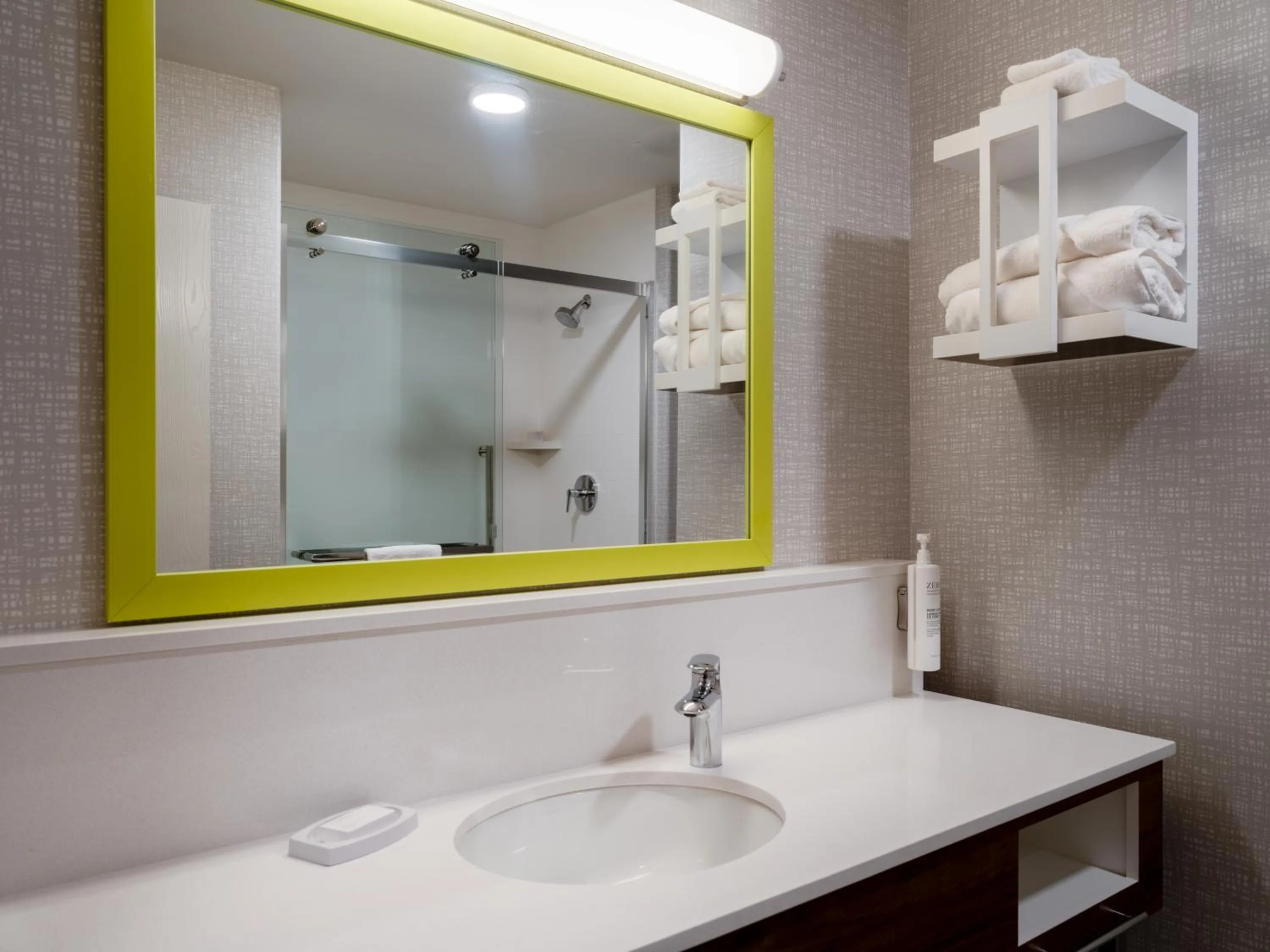 Shower in Hampton Inn & Suites Boise-Meridian