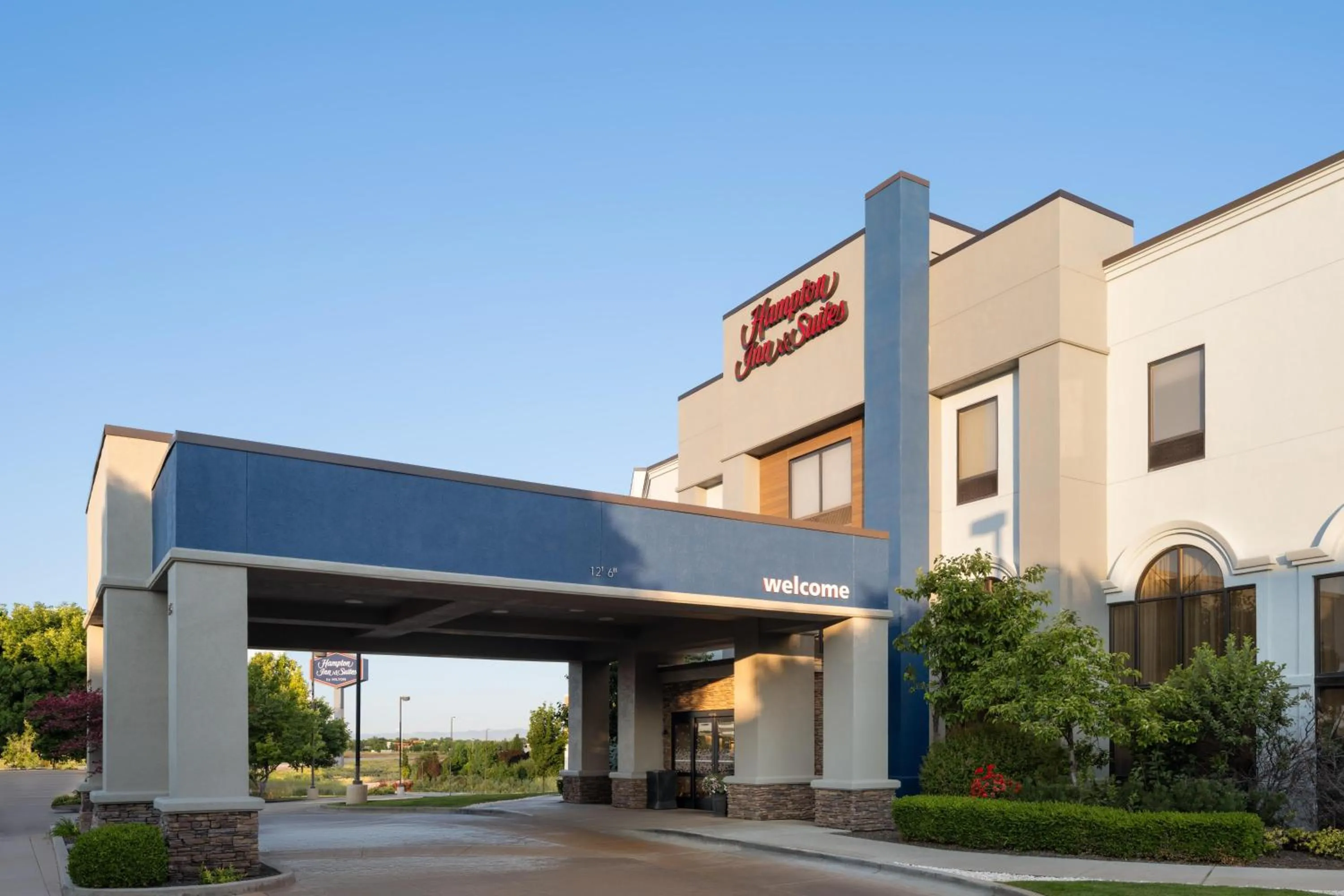 Property building in Hampton Inn & Suites Boise-Meridian