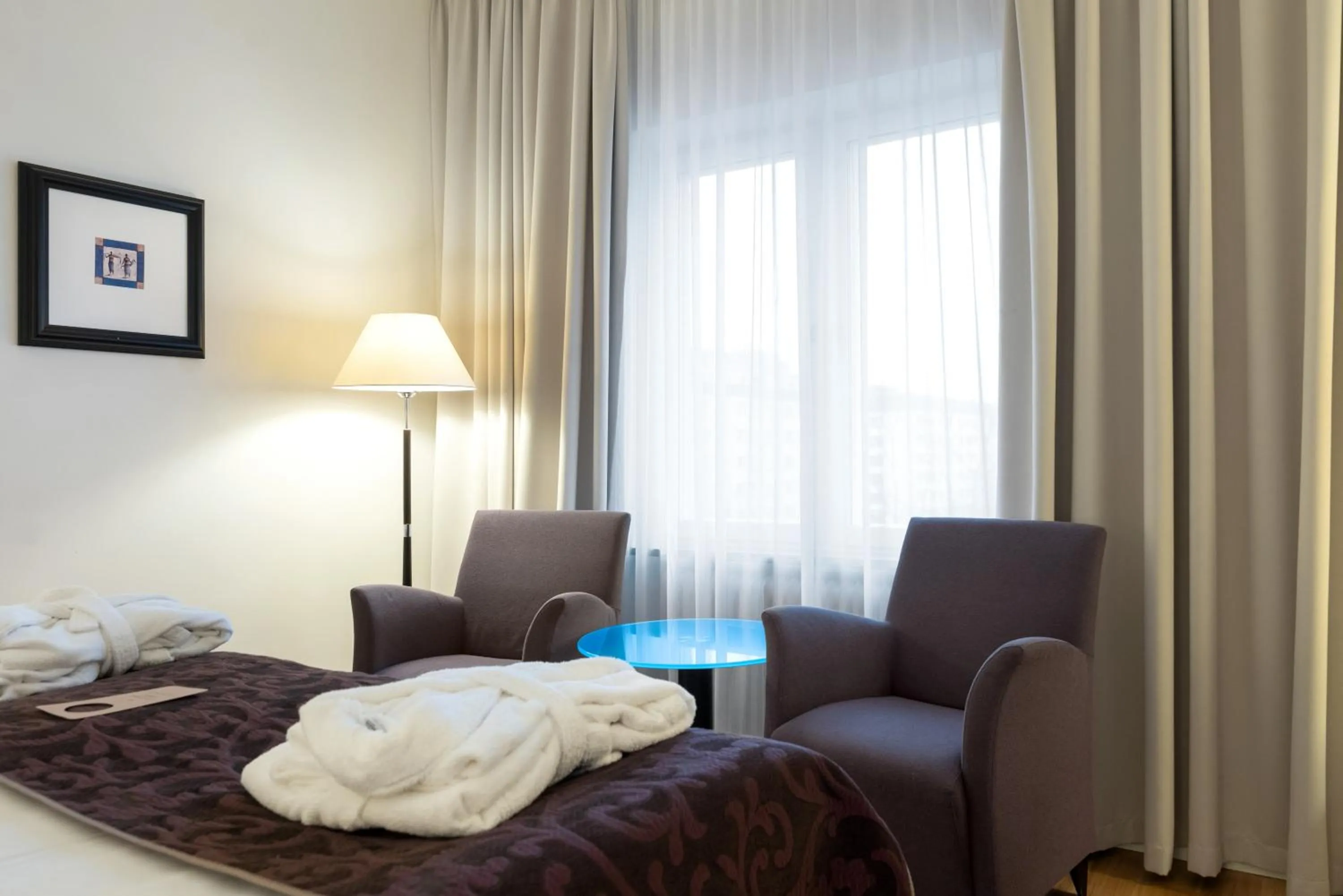 Seating area, Bed in Elite Hotel Arcadia