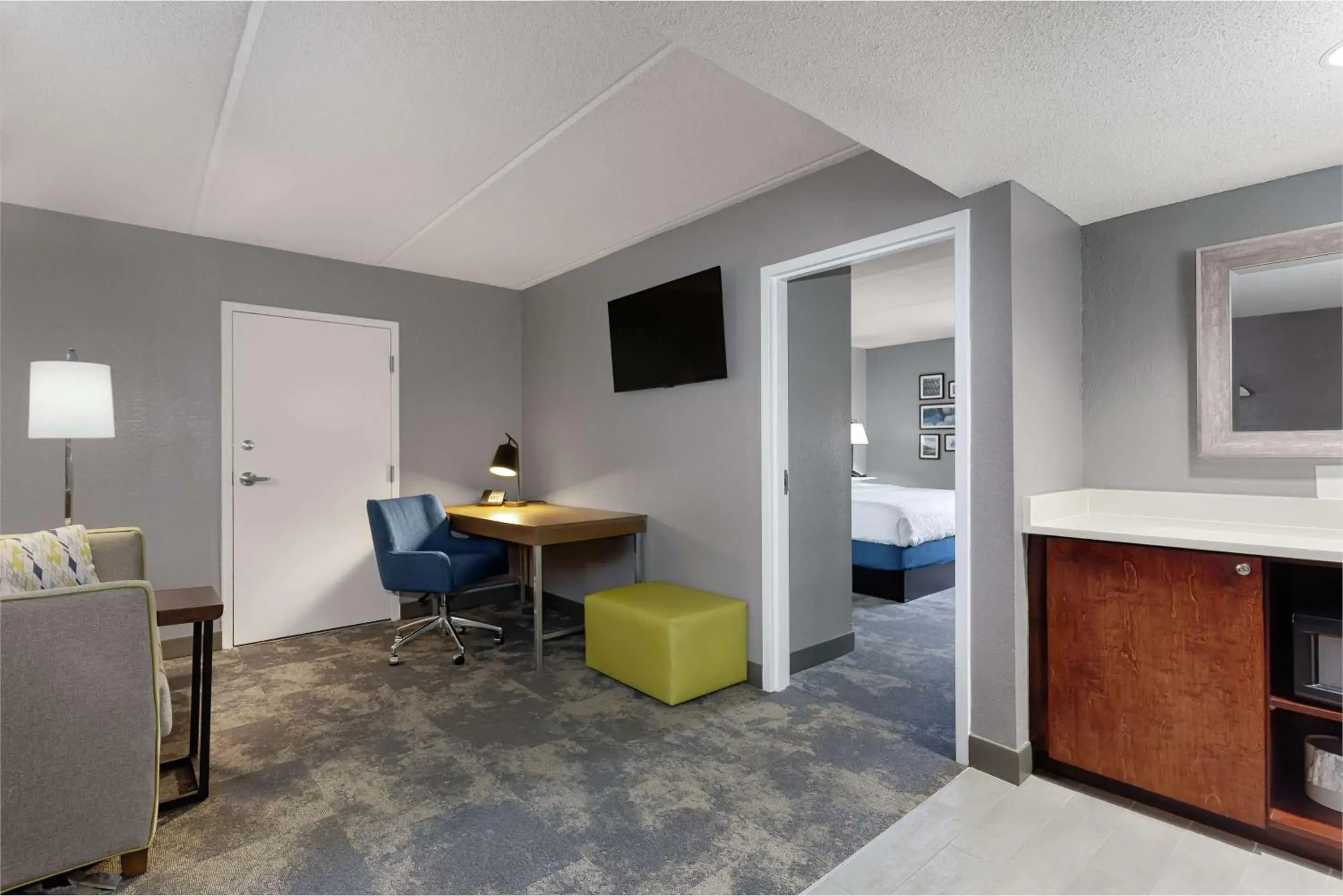 One-Bedroom King Suite - Non-Smoking in Hampton Inn Amelia Island One-Bedroom King Suite - Non-Smoking in Hampton Inn Amelia Island