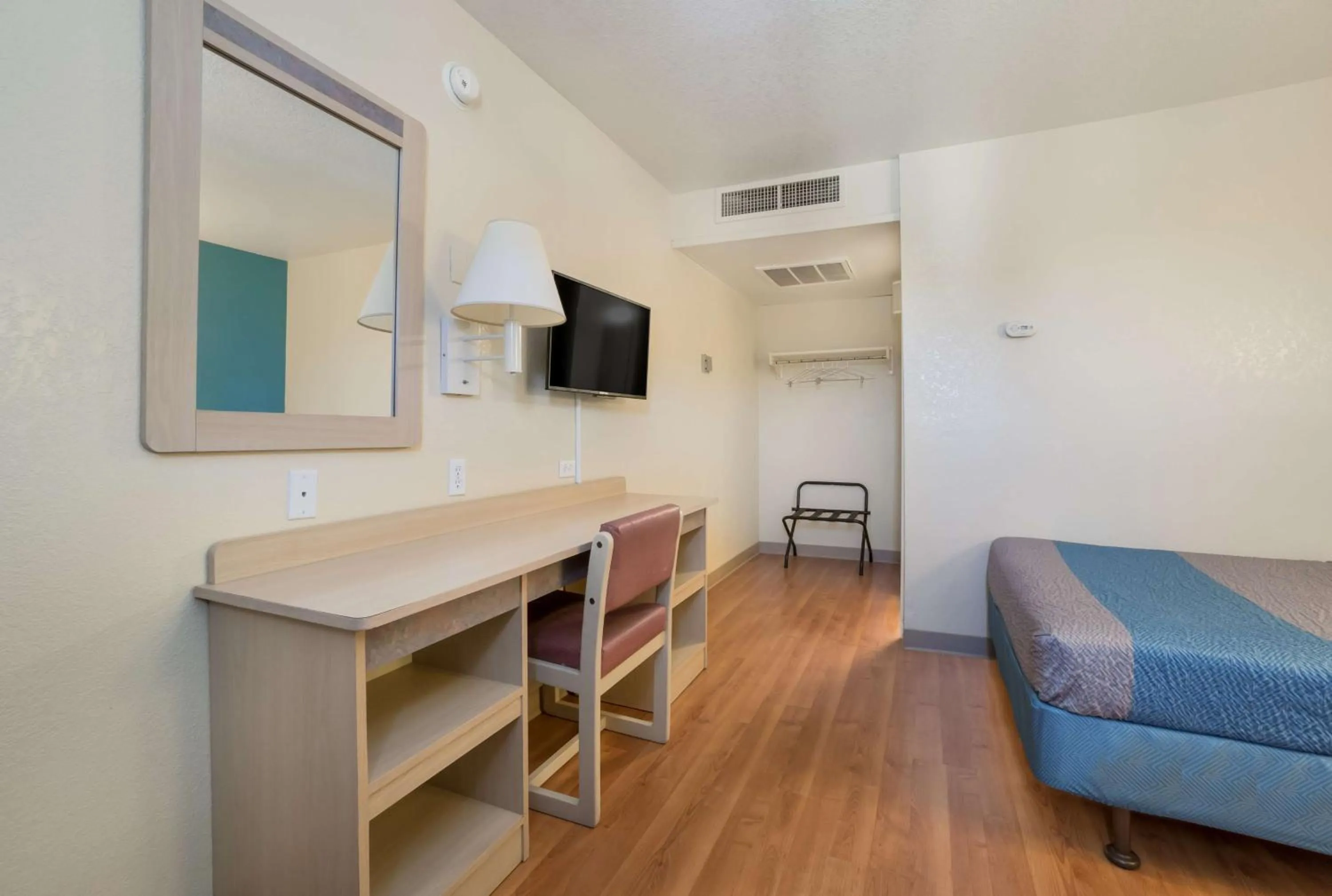 Photo of the whole room in Motel 6-Grand Junction, CO