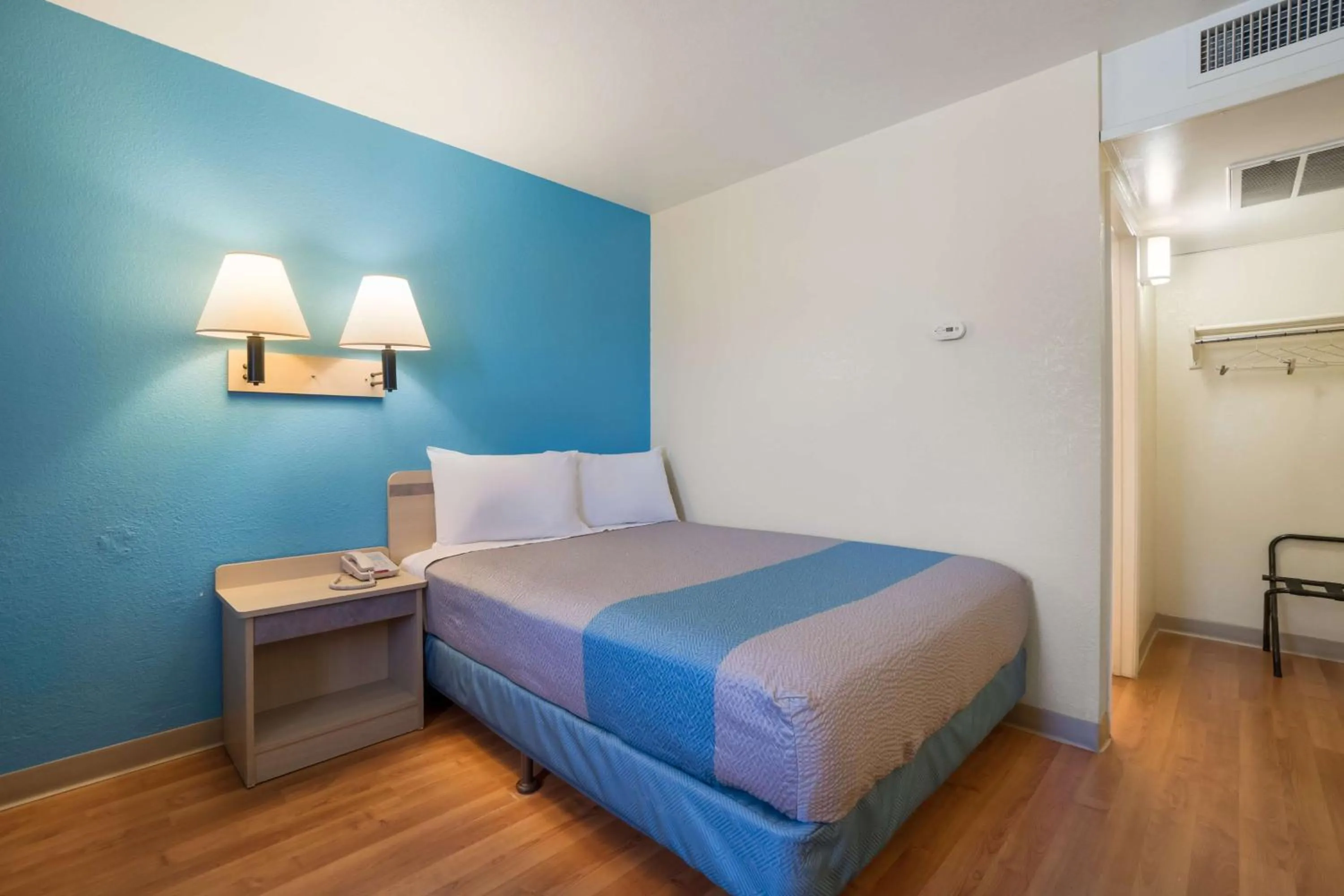 Photo of the whole room, Bed in Motel 6-Grand Junction, CO