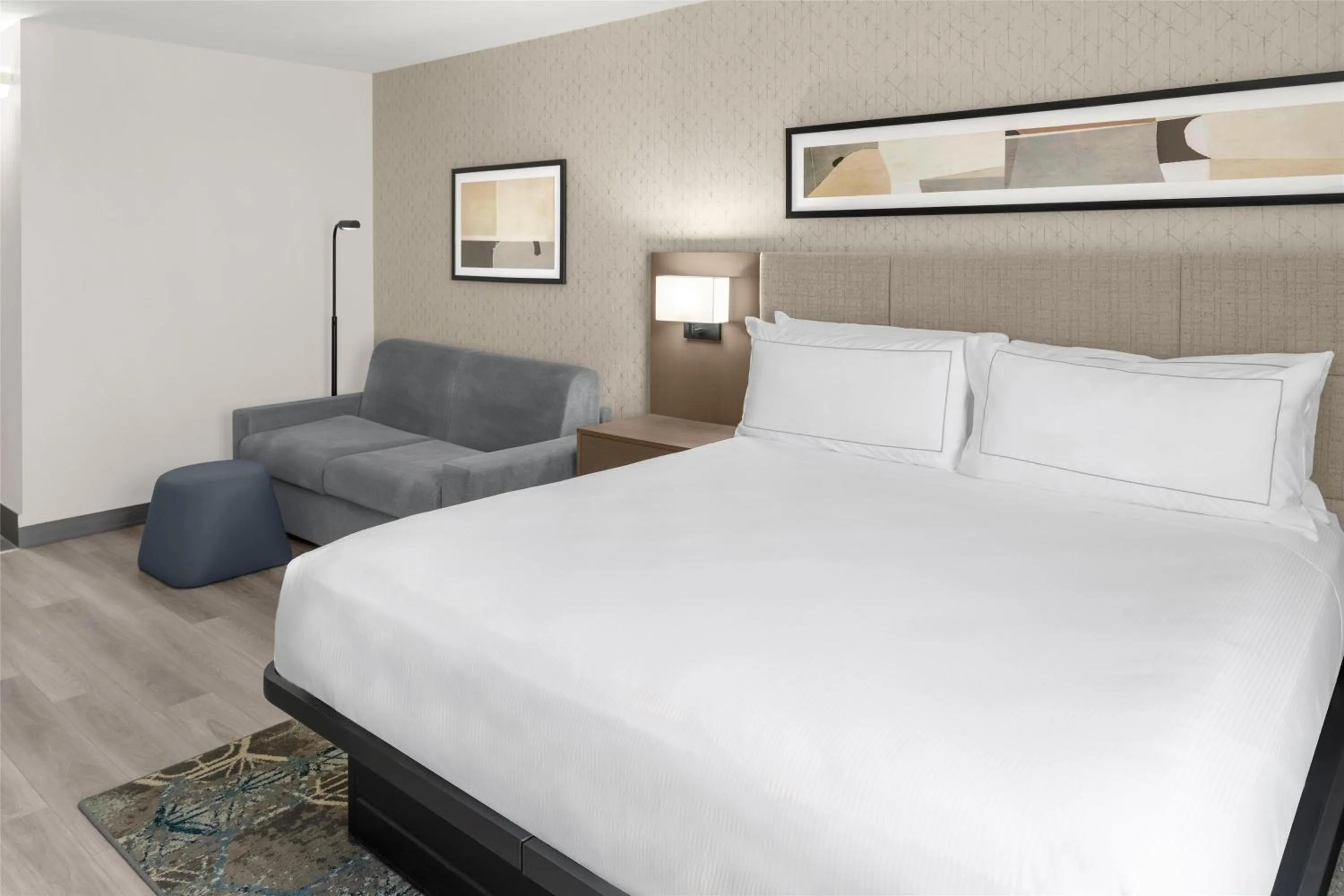 Living room, Bed in DoubleTree by Hilton Springdale