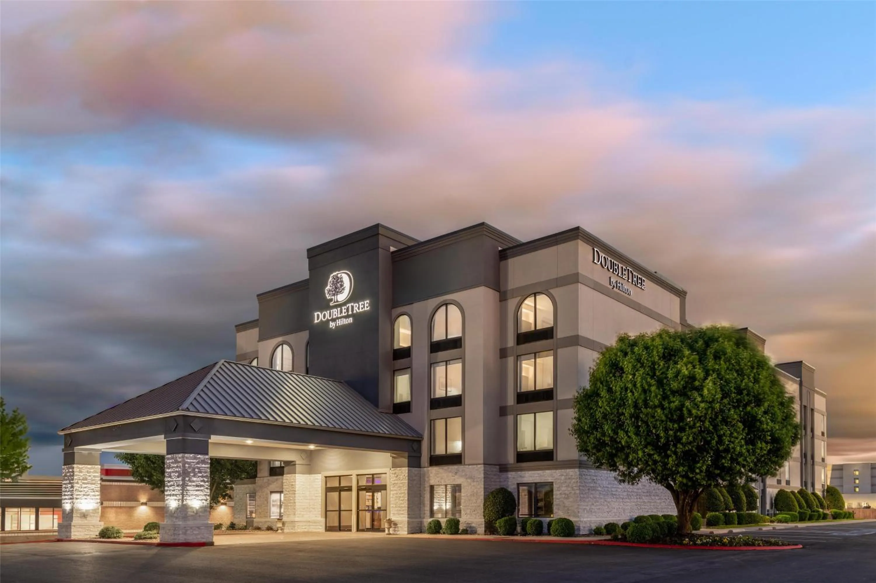 Property building in DoubleTree by Hilton Springdale