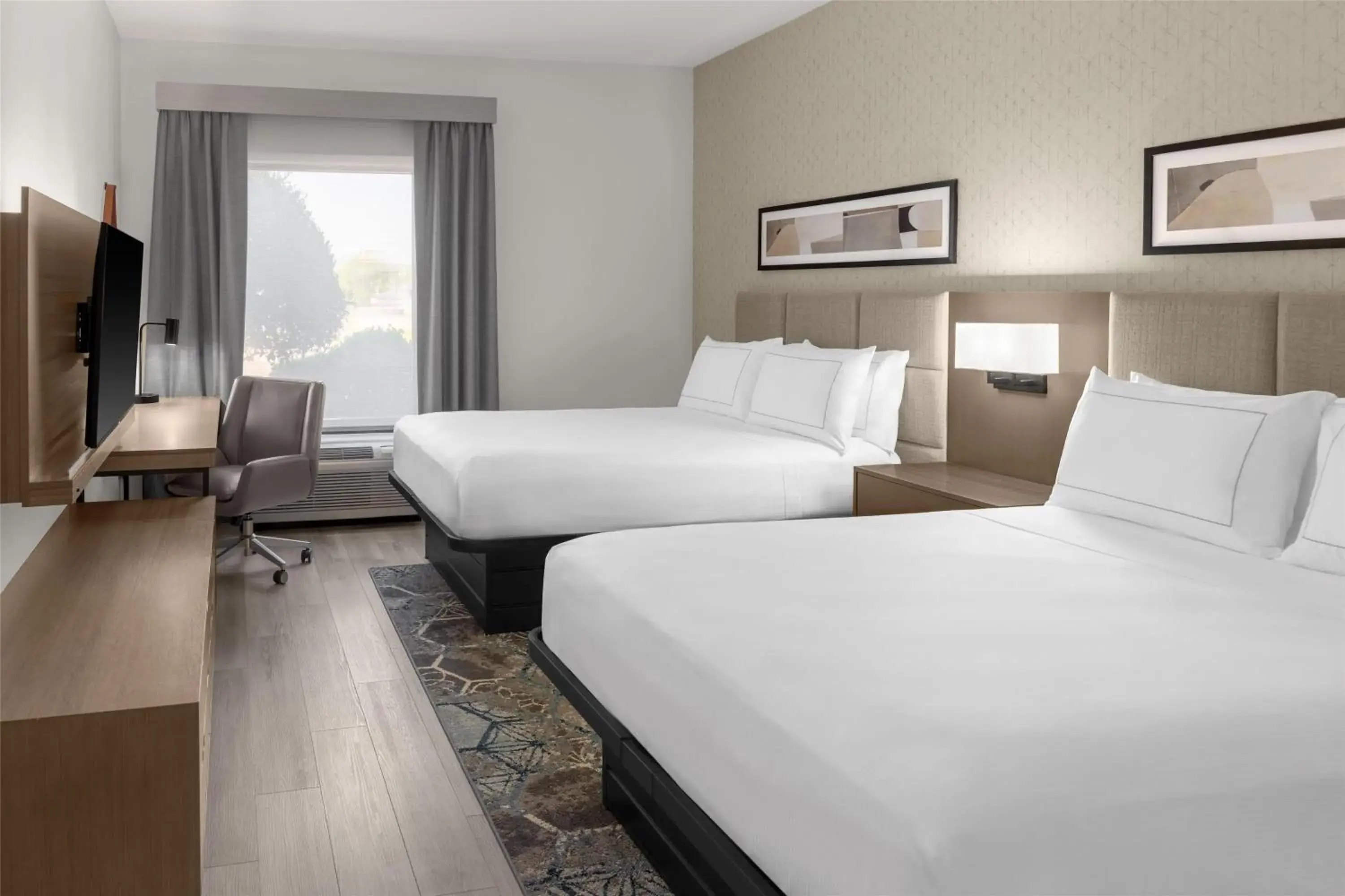 Room with Two Queen Beds and Bath Tub - Mobility Accessible in DoubleTree by Hilton Springdale Room with Two Queen Beds and Bath Tub - Mobility Accessible in DoubleTree by Hilton Springdale