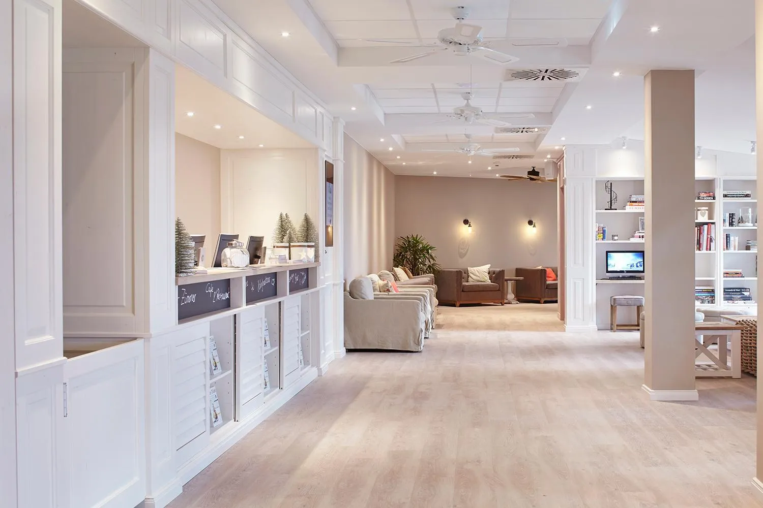 Lobby or reception in Beach Motel Heiligenhafen