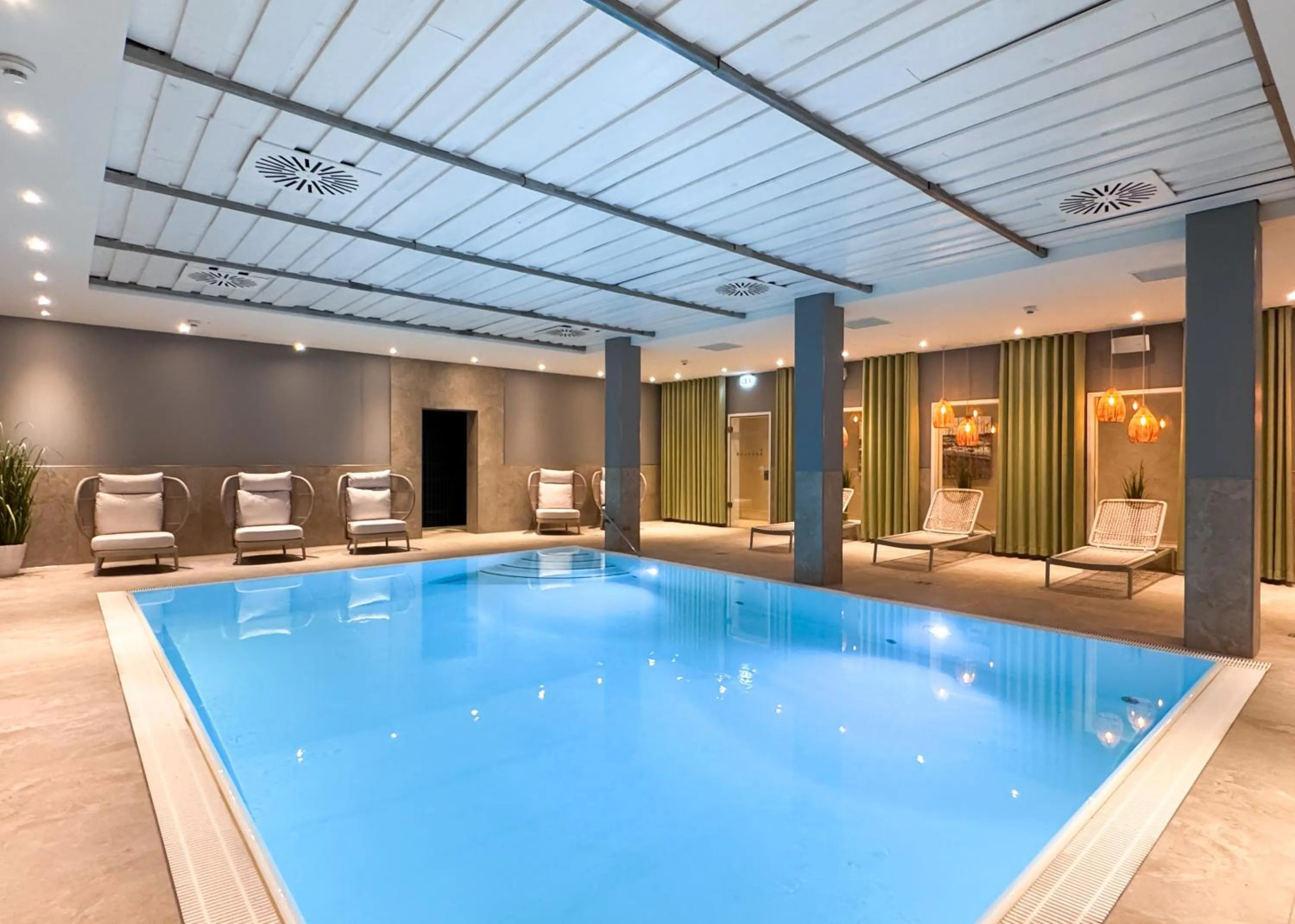 Swimming pool in Beach Motel Heiligenhafen