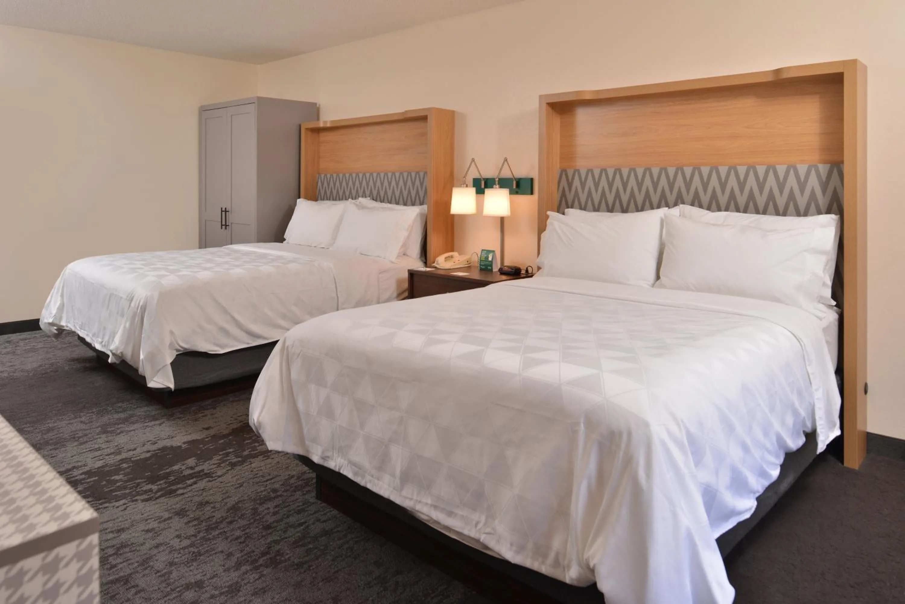 Photo of the whole room, Bed in Holiday Inn & Suites Raleigh Cary by IHG