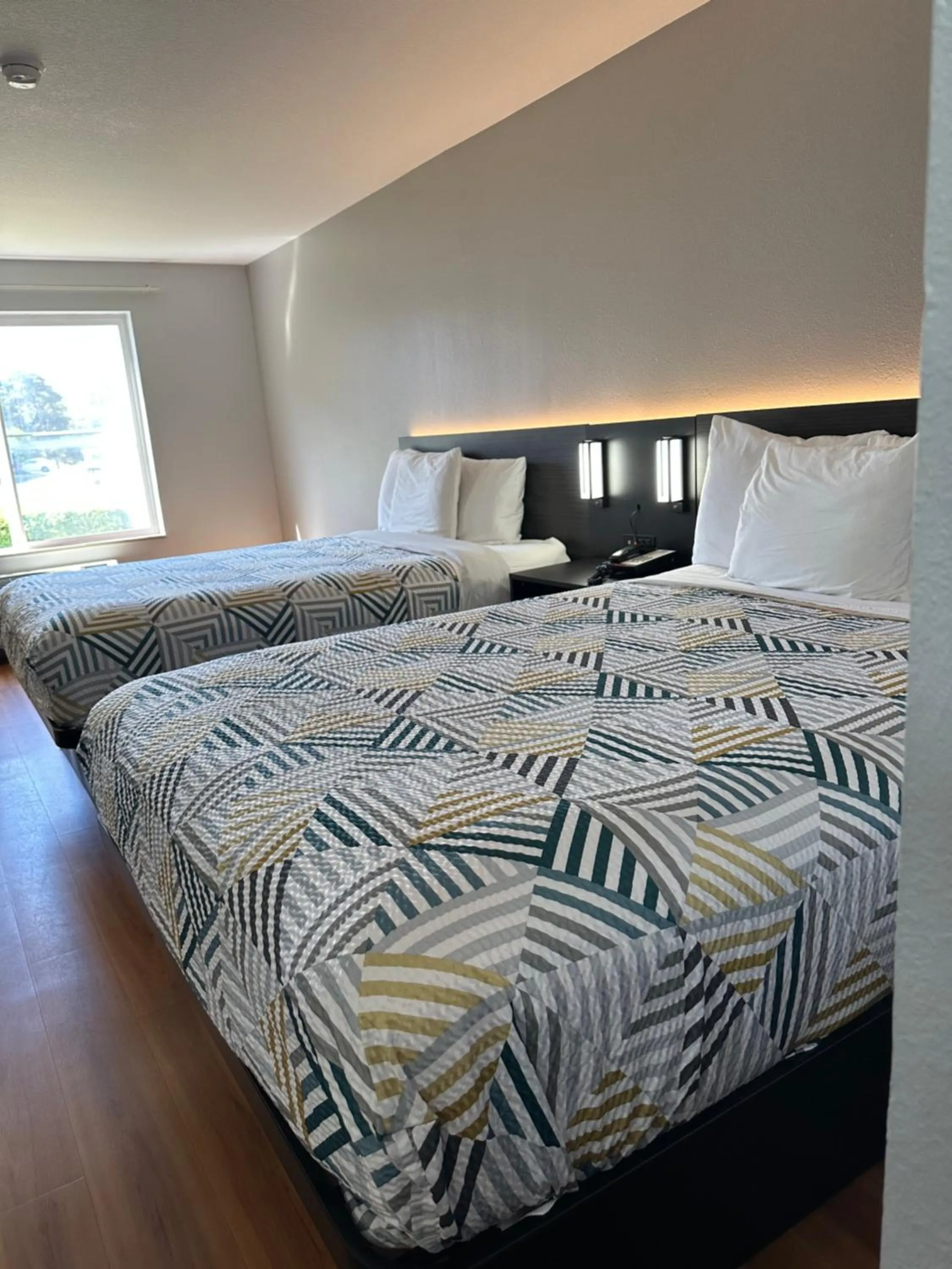 Photo of the whole room, Bed in Motel 6-Seaside, OR