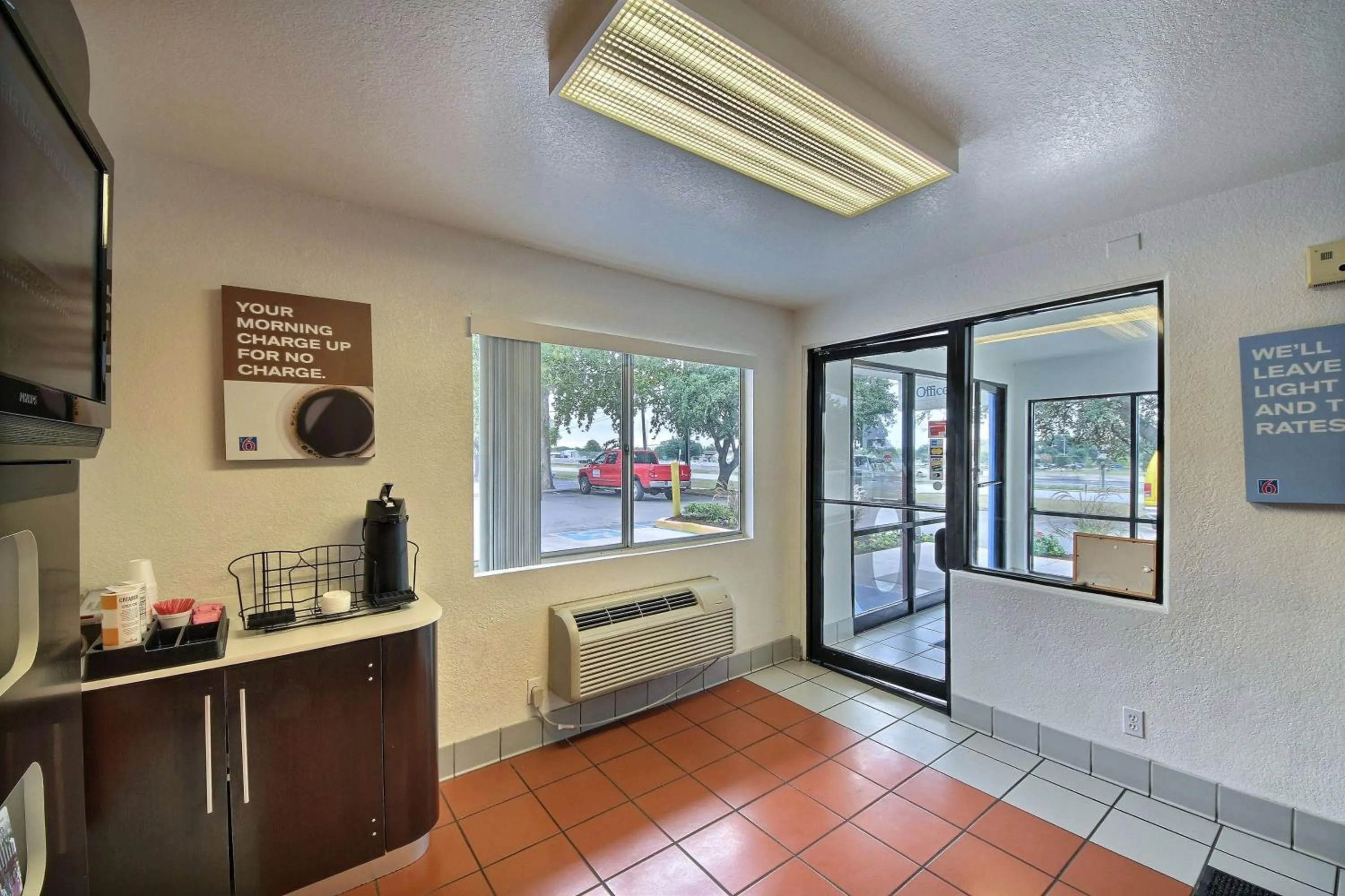 Restaurant/places to eat in Motel 6-San Marcos, TX