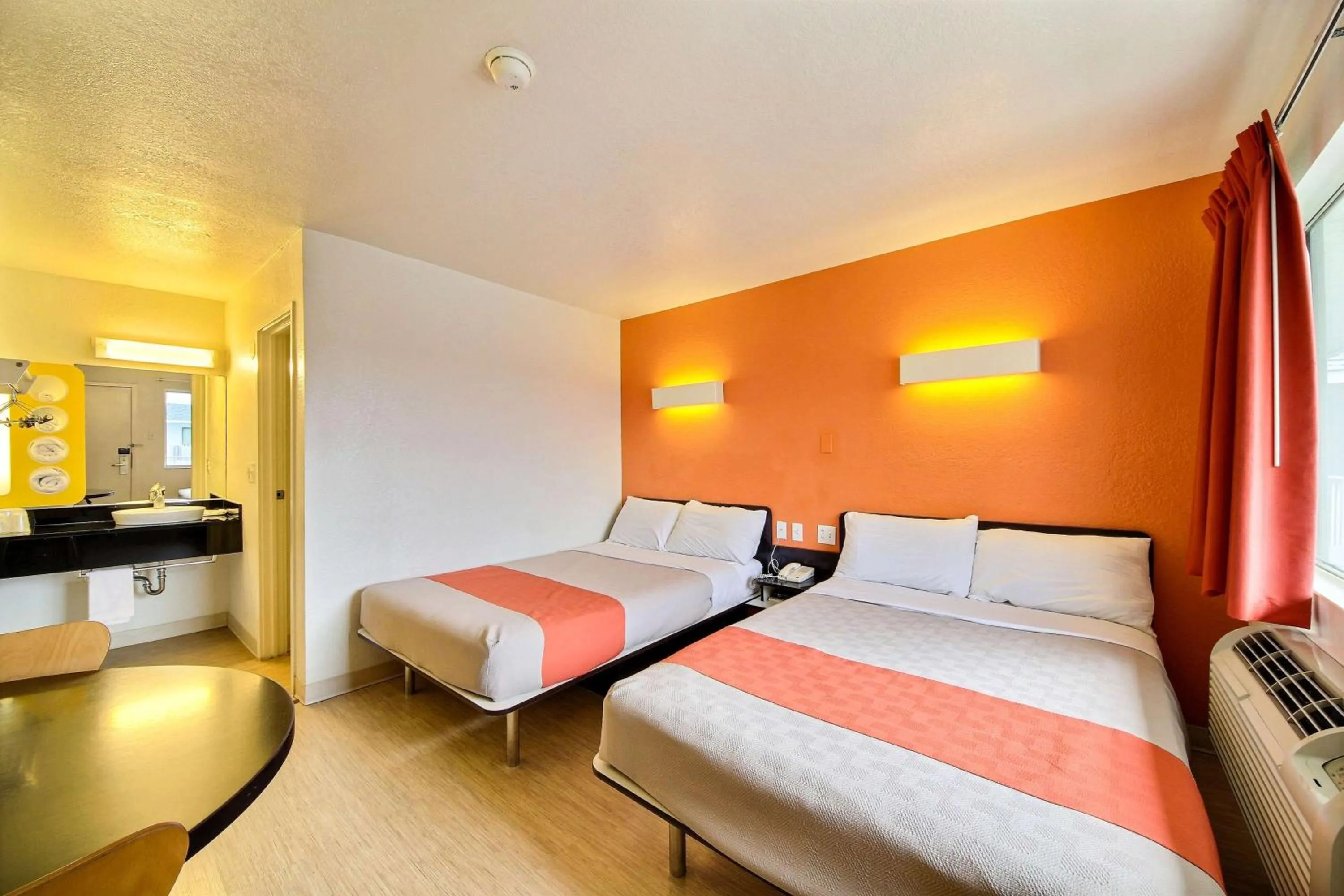 Photo of the whole room, Bed in Motel 6-San Marcos, TX