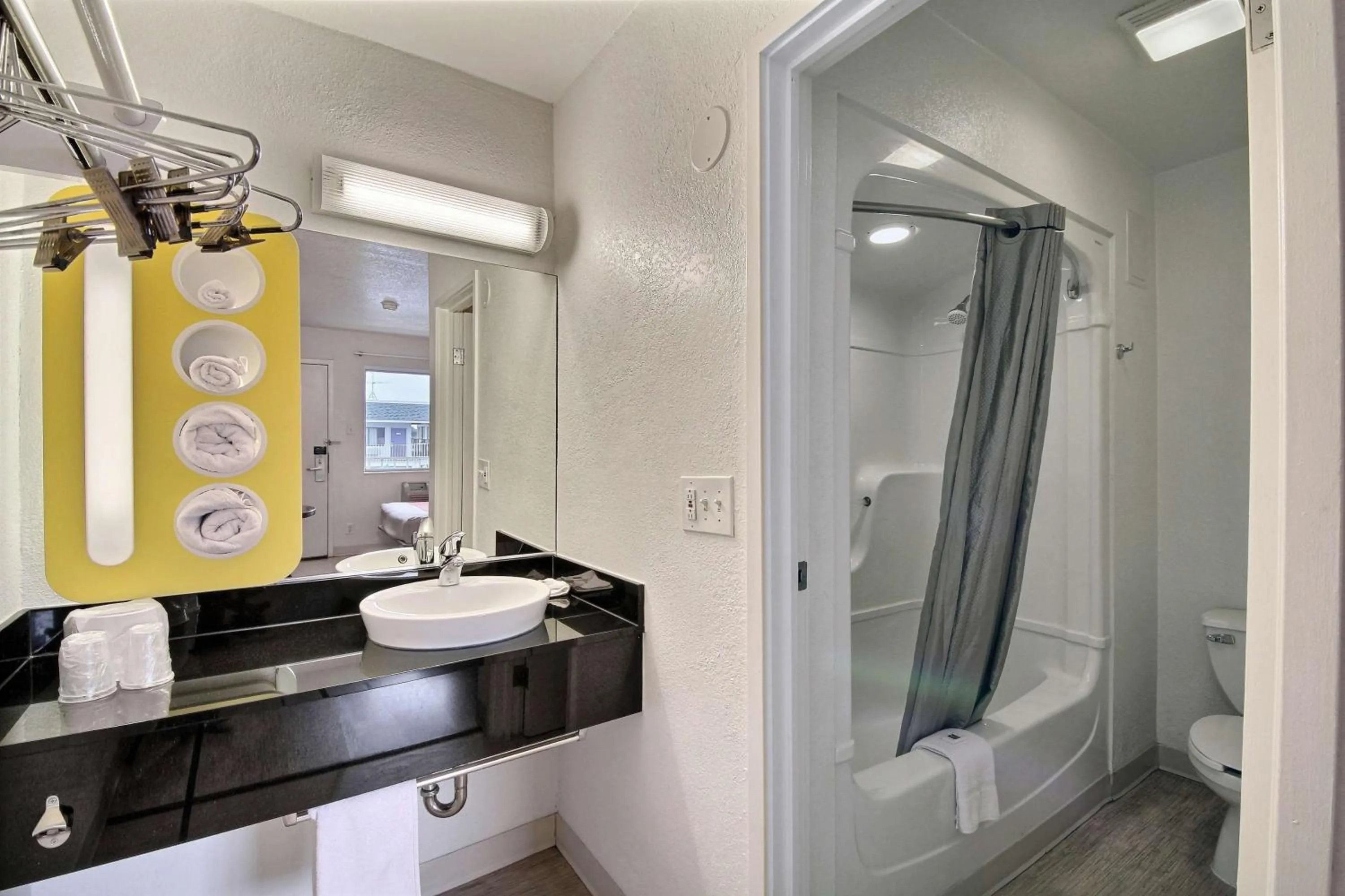 Photo of the whole room in Motel 6-San Marcos, TX