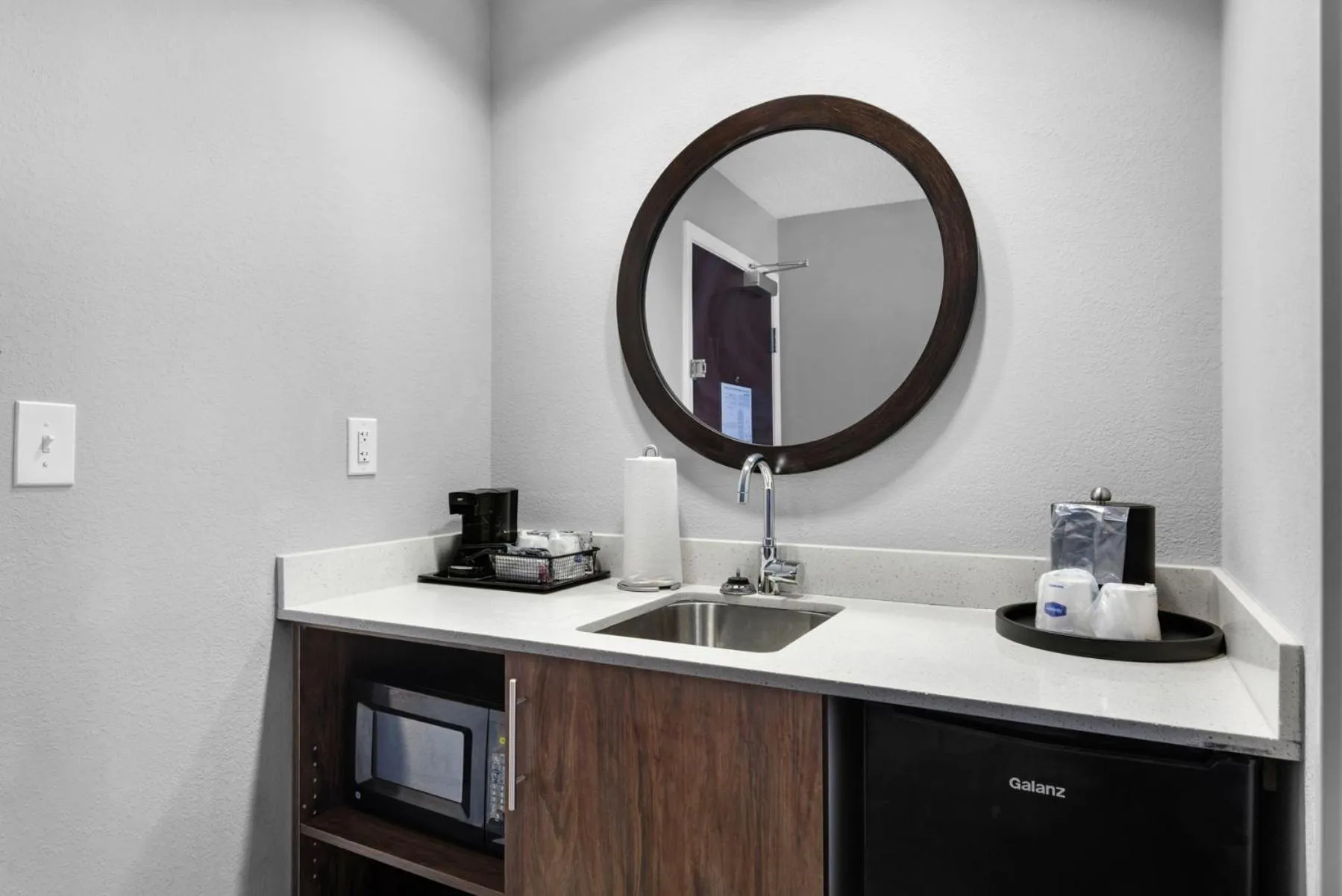 minibar in Hampton Inn & Suites Pensacola I-10 N at University Town Plaza