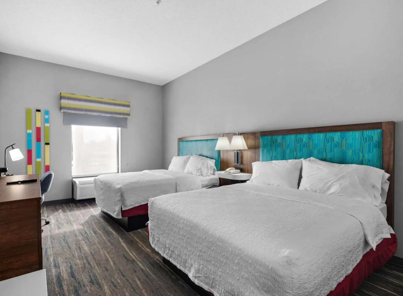 Bed in Hampton Inn & Suites Pensacola I-10 N at University Town Plaza