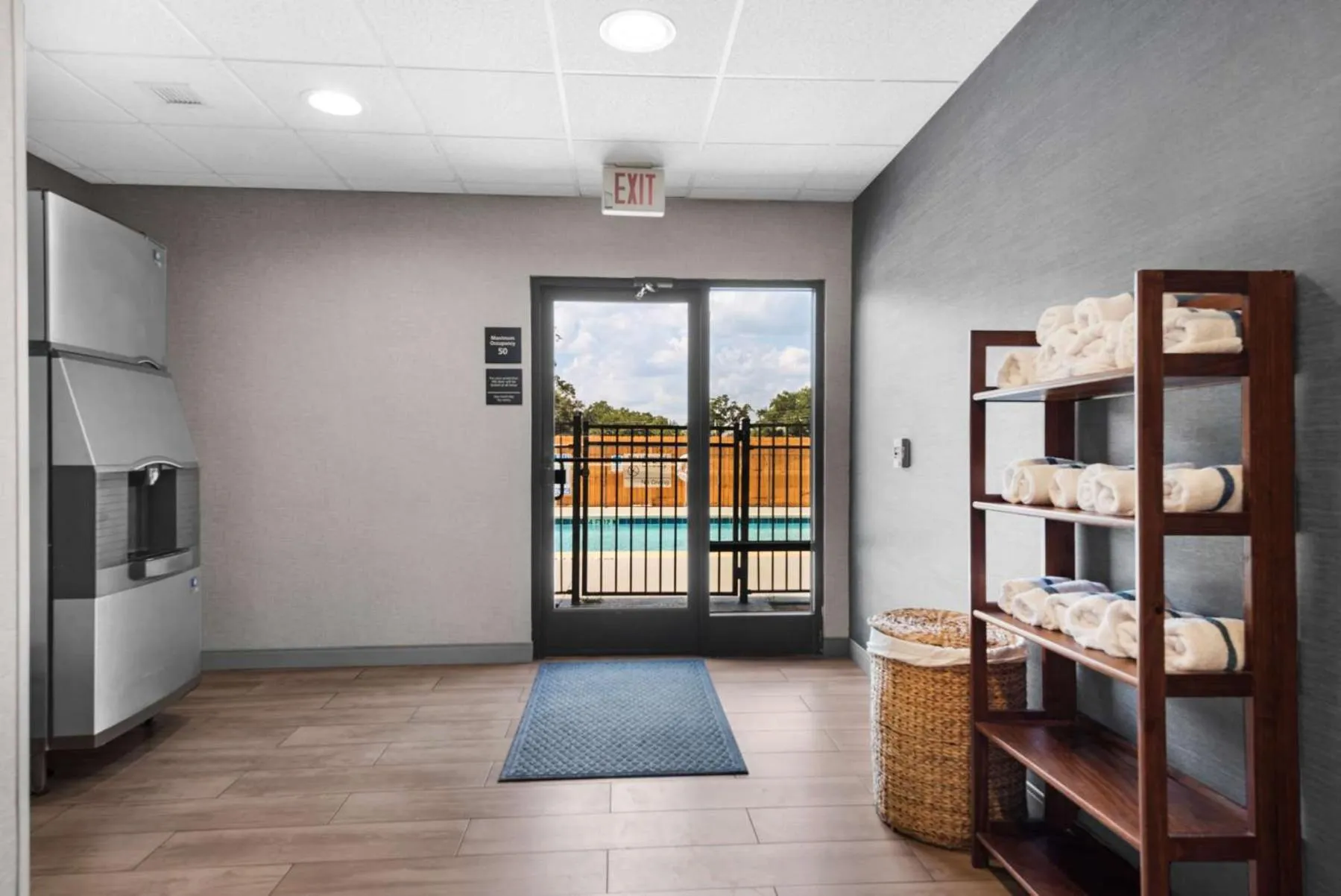 Dining area in Hampton Inn & Suites Pensacola I-10 N at University Town Plaza