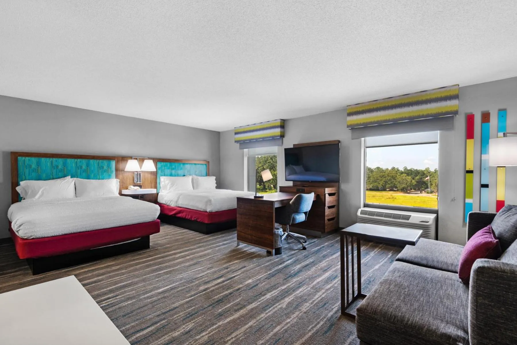 Bed in Hampton Inn & Suites Pensacola I-10 N at University Town Plaza