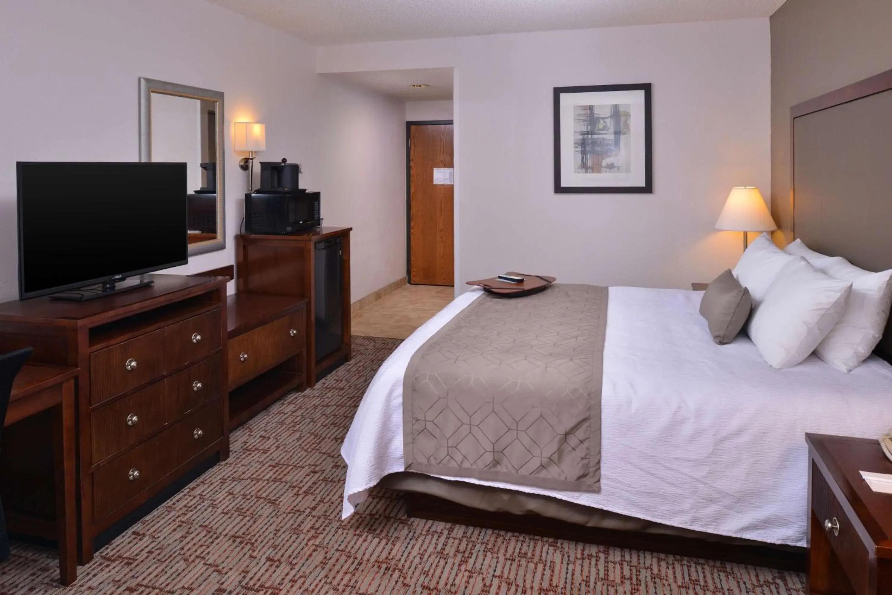 King Room with Bath Tub - Mobility Accessible/Non-Smoking in Best Western Plus Wichita West Airport Inn King Room with Bath Tub - Mobility Accessible/Non-Smoking in Best Western Plus Wichita West Airport Inn