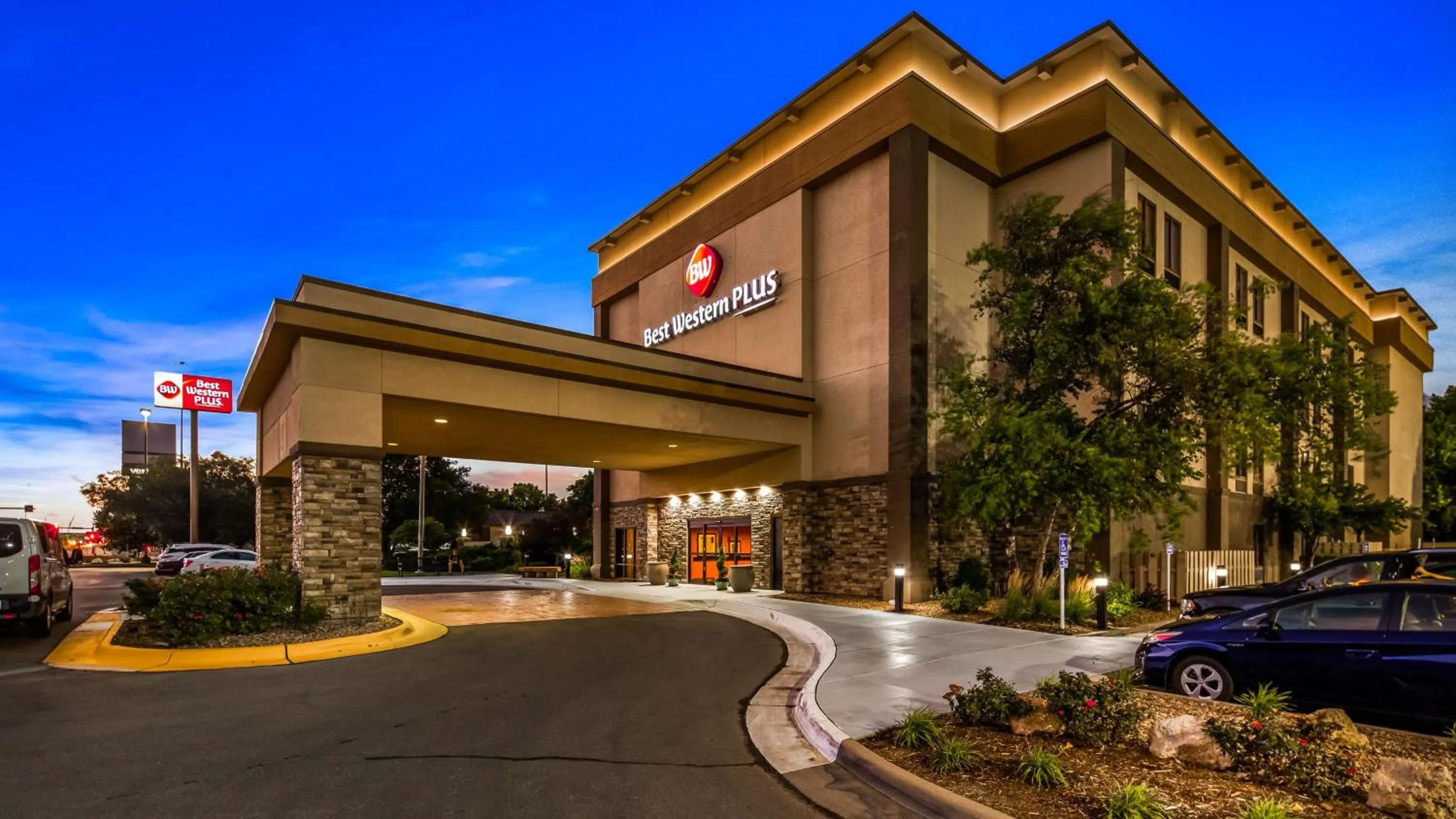 Property building in Best Western Plus Wichita West Airport Inn