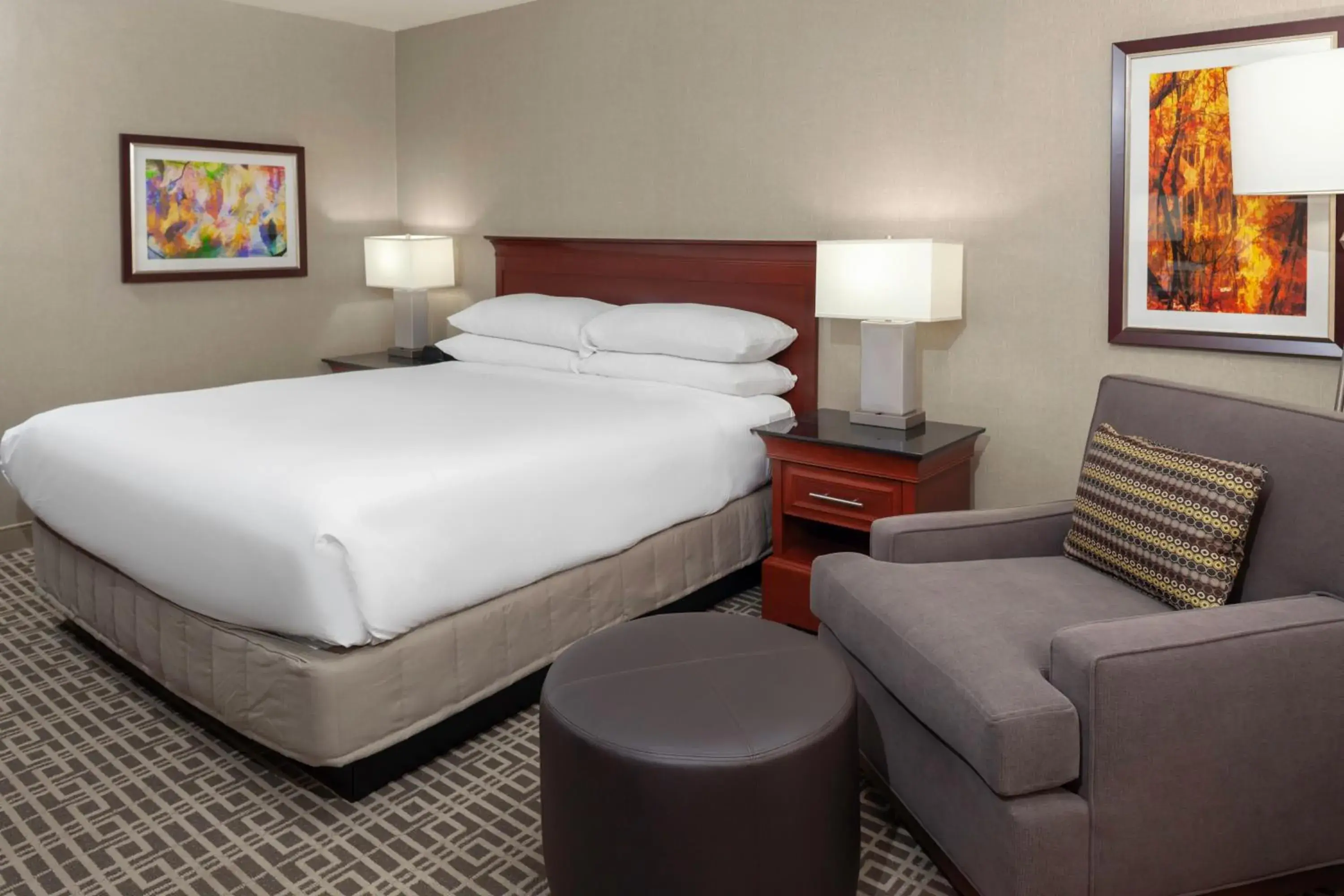 Corner King Room in DoubleTree by Hilton Kansas City - Overland Park Corner King Room in DoubleTree by Hilton Kansas City - Overland Park