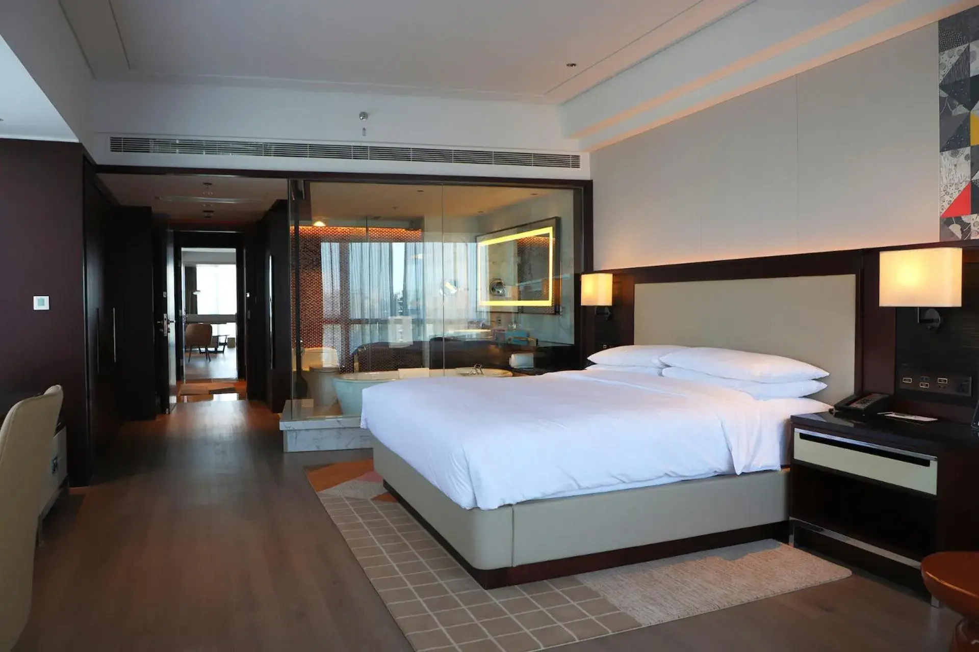 Business Deluxe Room, Guest room, 1 King (include 10% off for Food & Beverage) in Renaissance Beijing Capital Hotel Business Deluxe Room, Guest room, 1 King (include 10% off for Food & Beverage) in Renaissance Beijing Capital Hotel