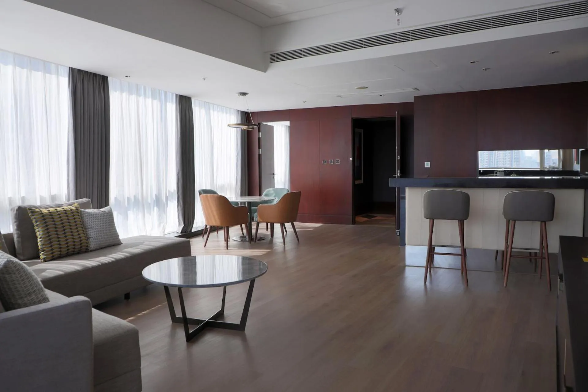 Living room in Renaissance Beijing Capital Hotel