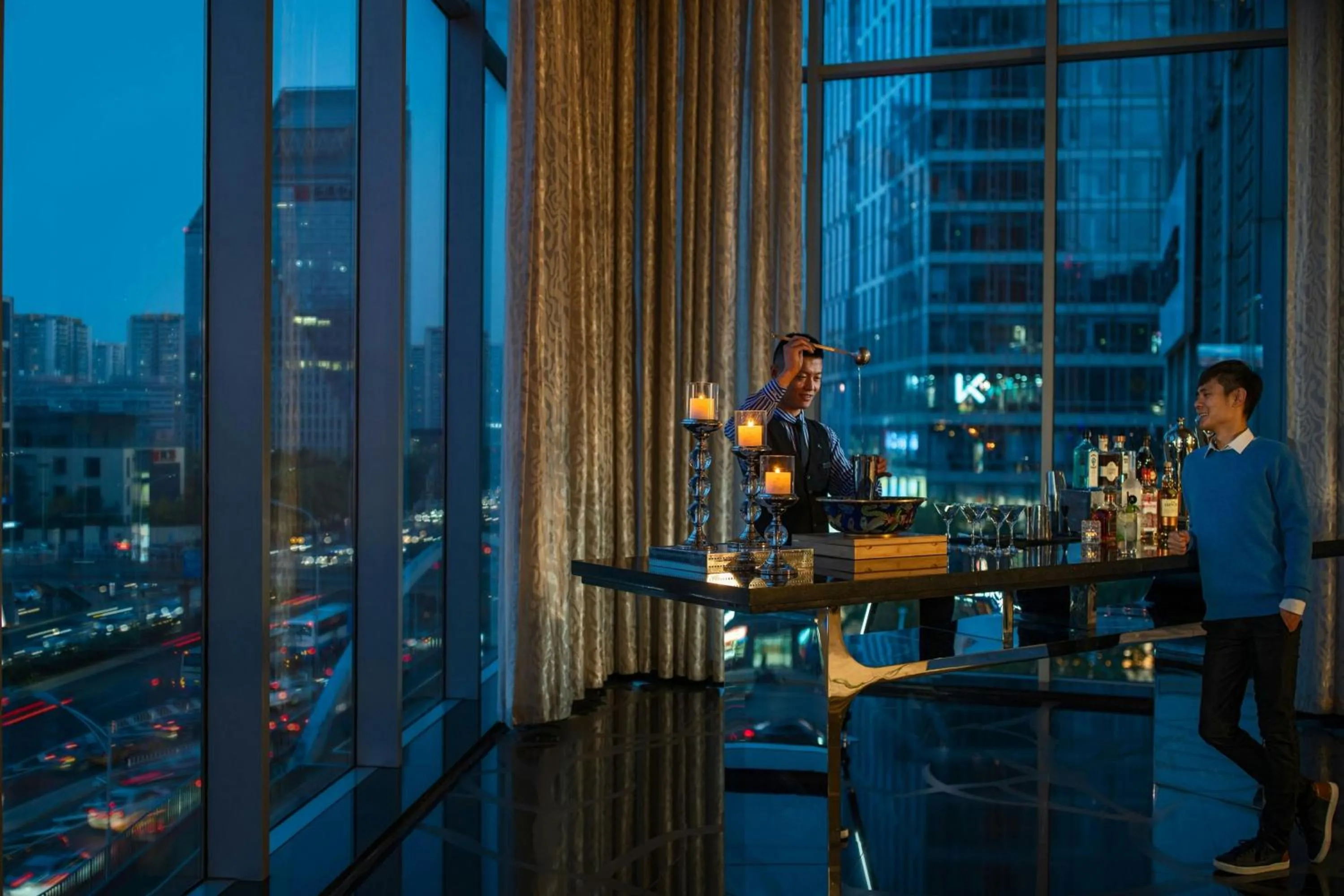 Lounge or bar in Renaissance Beijing Capital Hotel