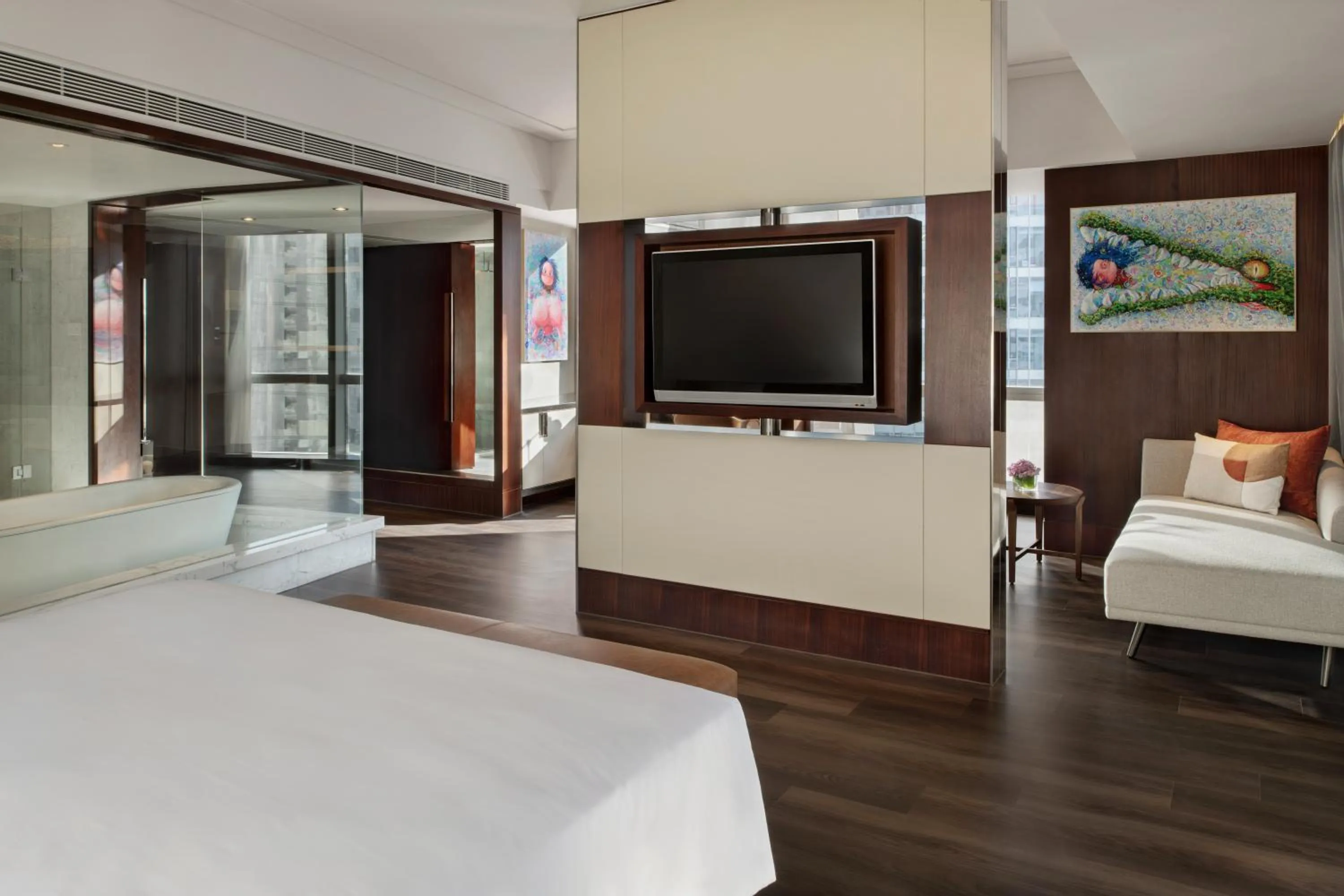 hair dresser, Bed in Renaissance Beijing Capital Hotel