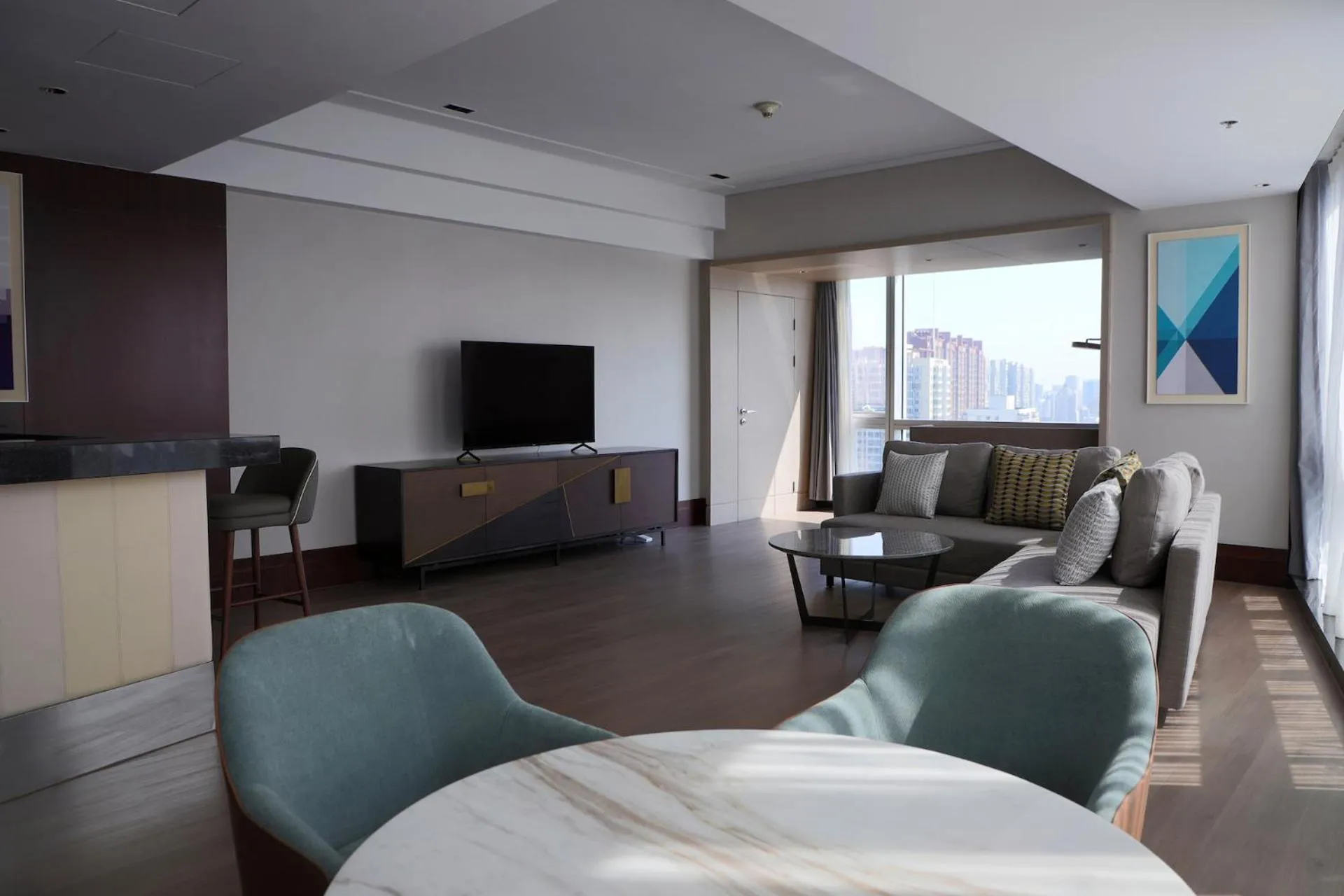 Living room in Renaissance Beijing Capital Hotel