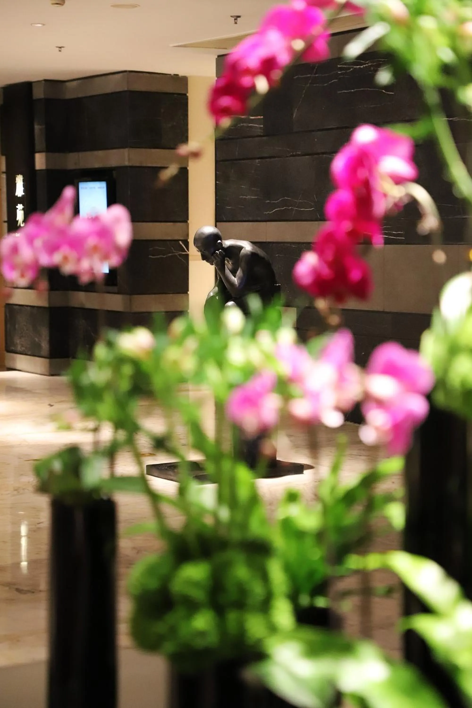 Lobby or reception in Renaissance Beijing Capital Hotel