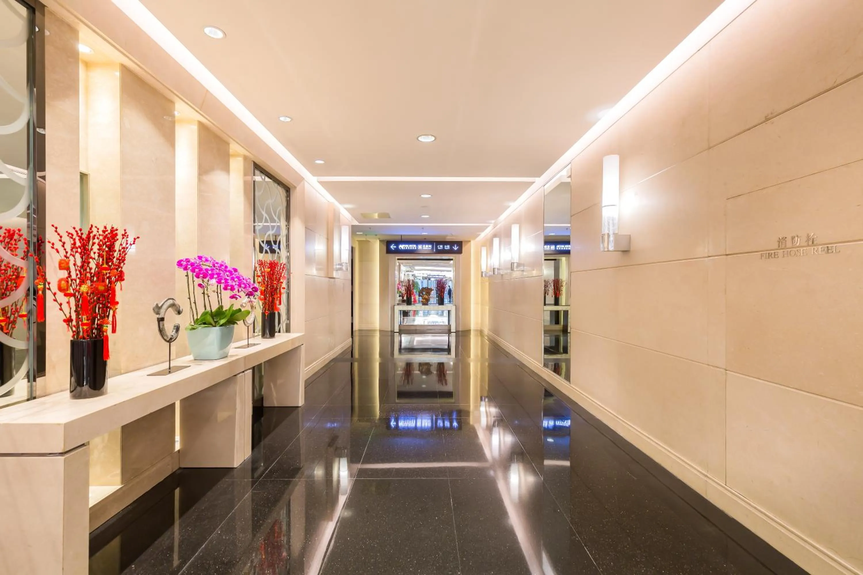 Lobby or reception in Beijing Pudi Hotel