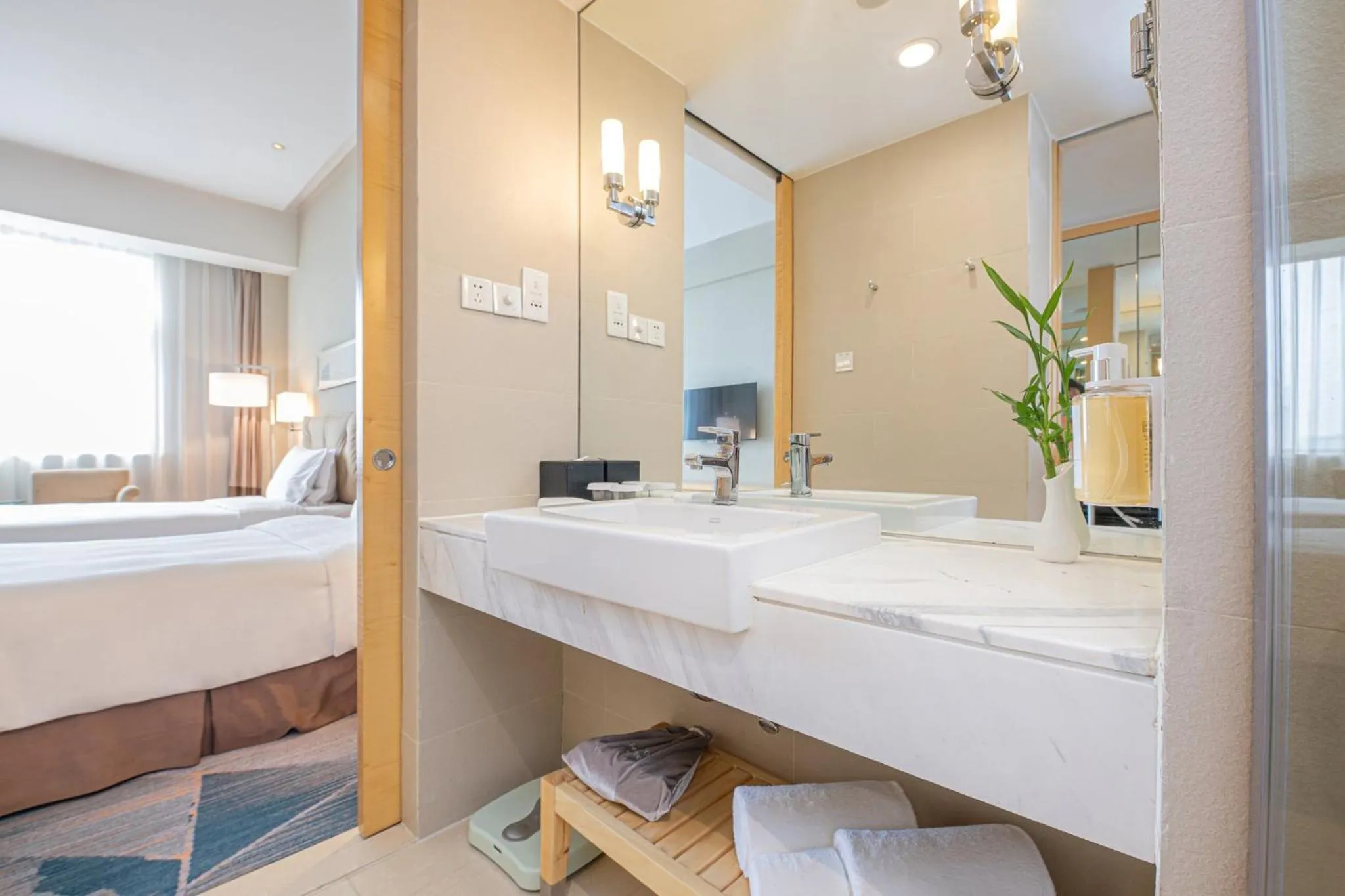 Bathroom in Holiday Inn Beijing Deshengmen by IHG on 2nd Ring Road Extension 10-15 minute taxi ride to Shichahai Lama Temple Drum Tower Close to Beijing North Station for Badaling Great Wall Near Exit B Jishuitan Metro Line 2