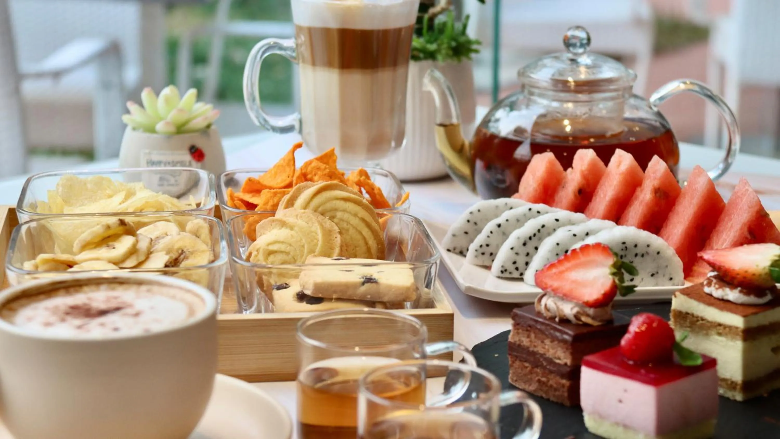 Restaurant/places to eat in Holiday Inn Beijing Deshengmen by IHG on 2nd Ring Road Extension 10-15 minute taxi ride to Shichahai Lama Temple Drum Tower Close to Beijing North Station for Badaling Great Wall Near Exit B Jishuitan Metro Line 2