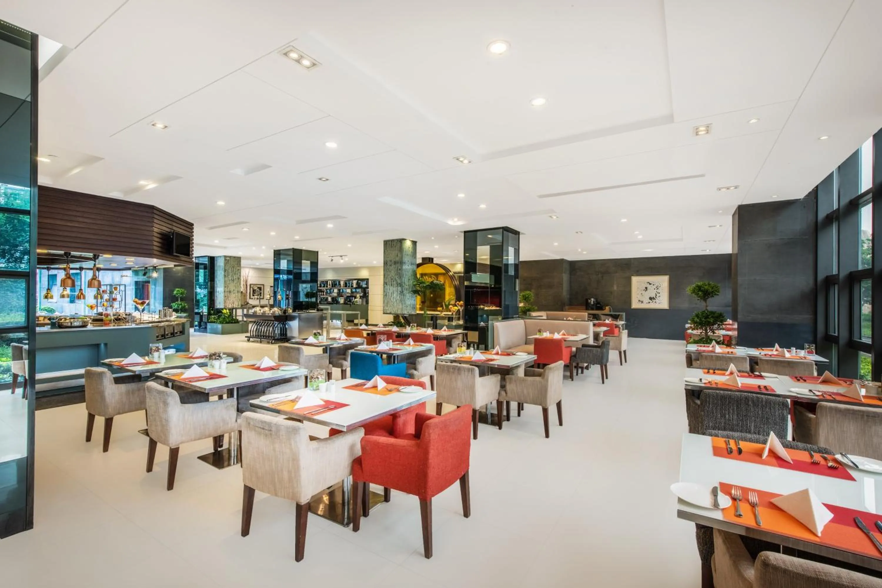 Restaurant/places to eat in Holiday Inn Beijing Deshengmen by IHG on 2nd Ring Road Extension 10-15 minute taxi ride to Shichahai Lama Temple Drum Tower Close to Beijing North Station for Badaling Great Wall Near Exit B Jishuitan Metro Line 2