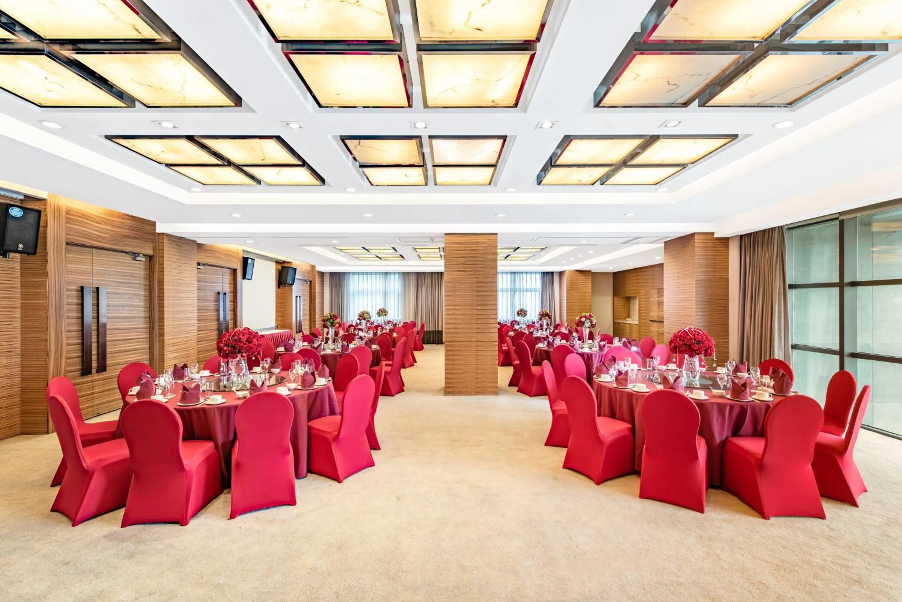 Banquet/Function facilities in Holiday Inn Beijing Deshengmen by IHG on 2nd Ring Road Extension 10-15 minute taxi ride to Shichahai Lama Temple Drum Tower Close to Beijing North Station for Badaling Great Wall Near Exit B Jishuitan Metro Line 2