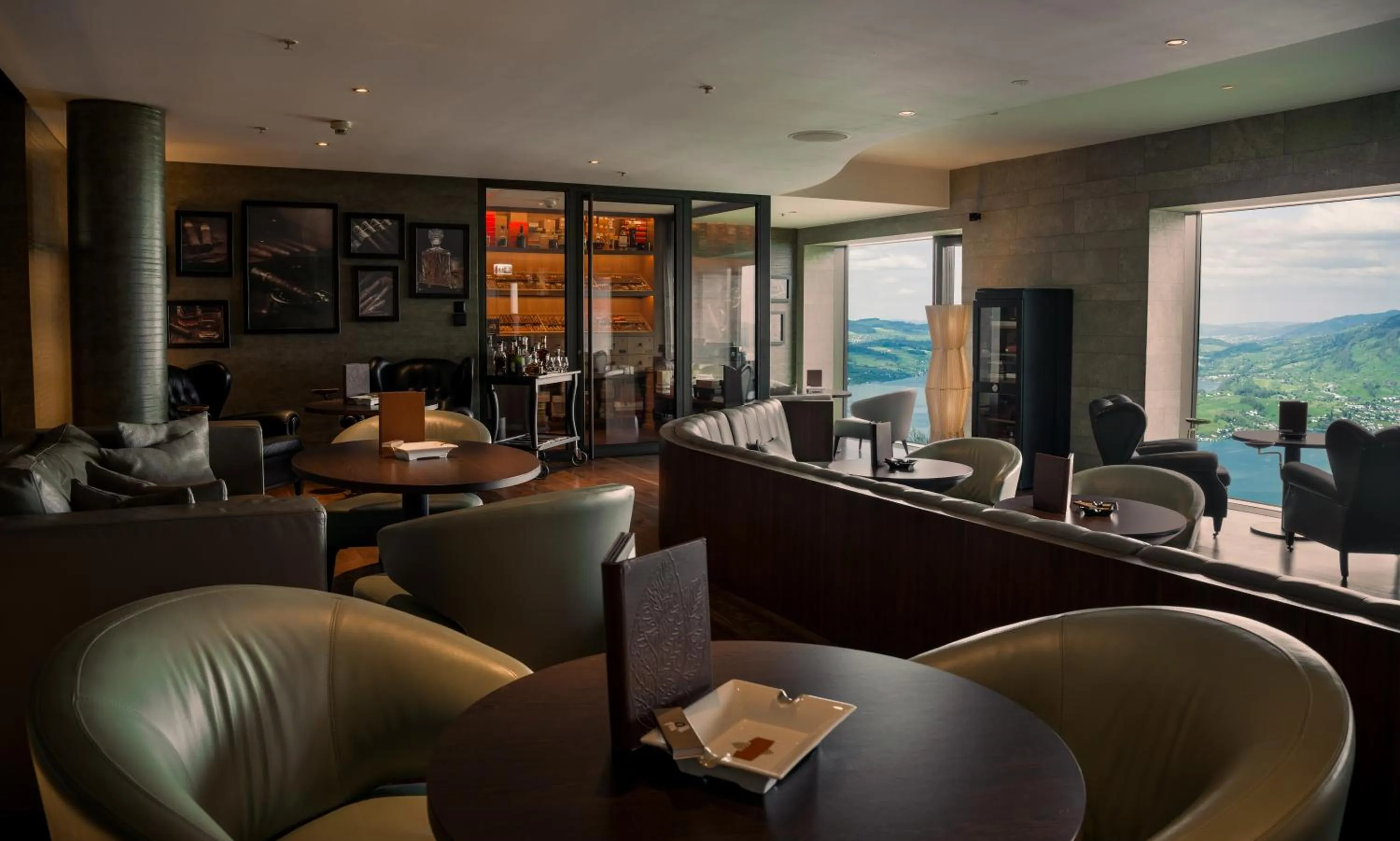 Lounge or bar in Bürgenstock Hotel & Alpine Spa